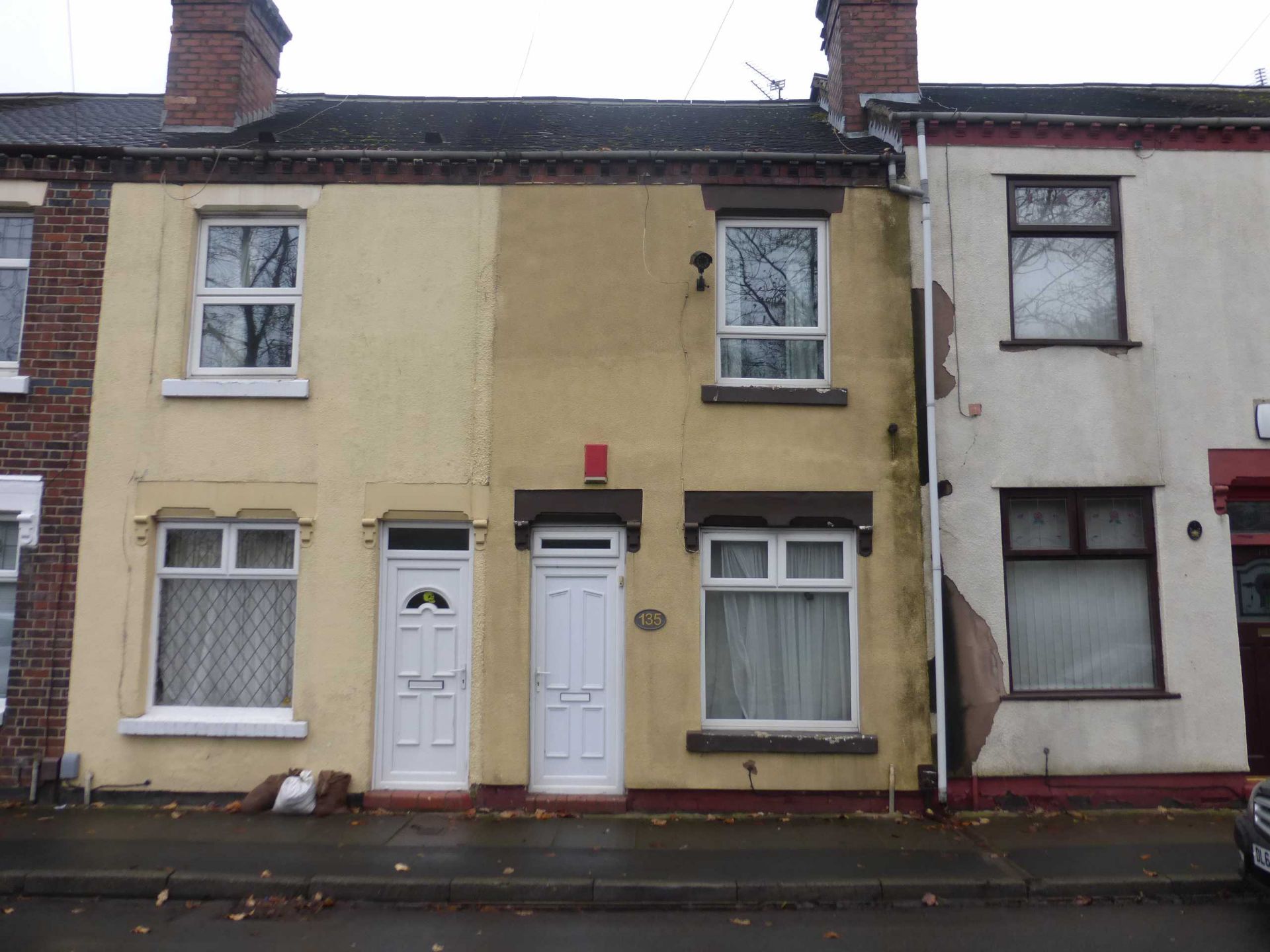 135 Sneyd Street, Sneyd Green, Stoke-on-Trent, Staffordshire, ST6 2NY
 
Mid terraced house
Two