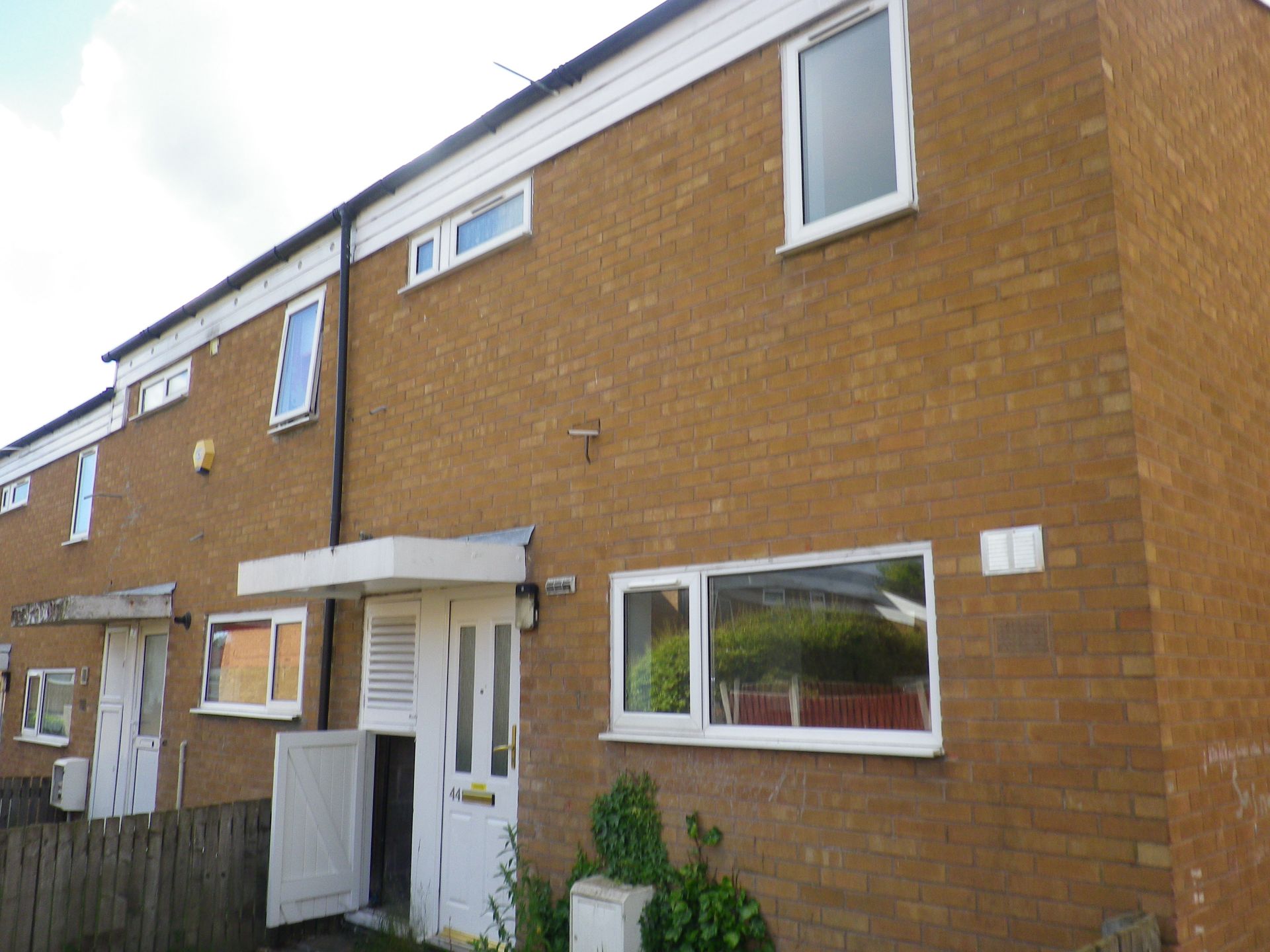 44 Wealdstone, Woodside, Telford, Shropshire, TF7 5PS
 End town house
Three bedrooms
 In need