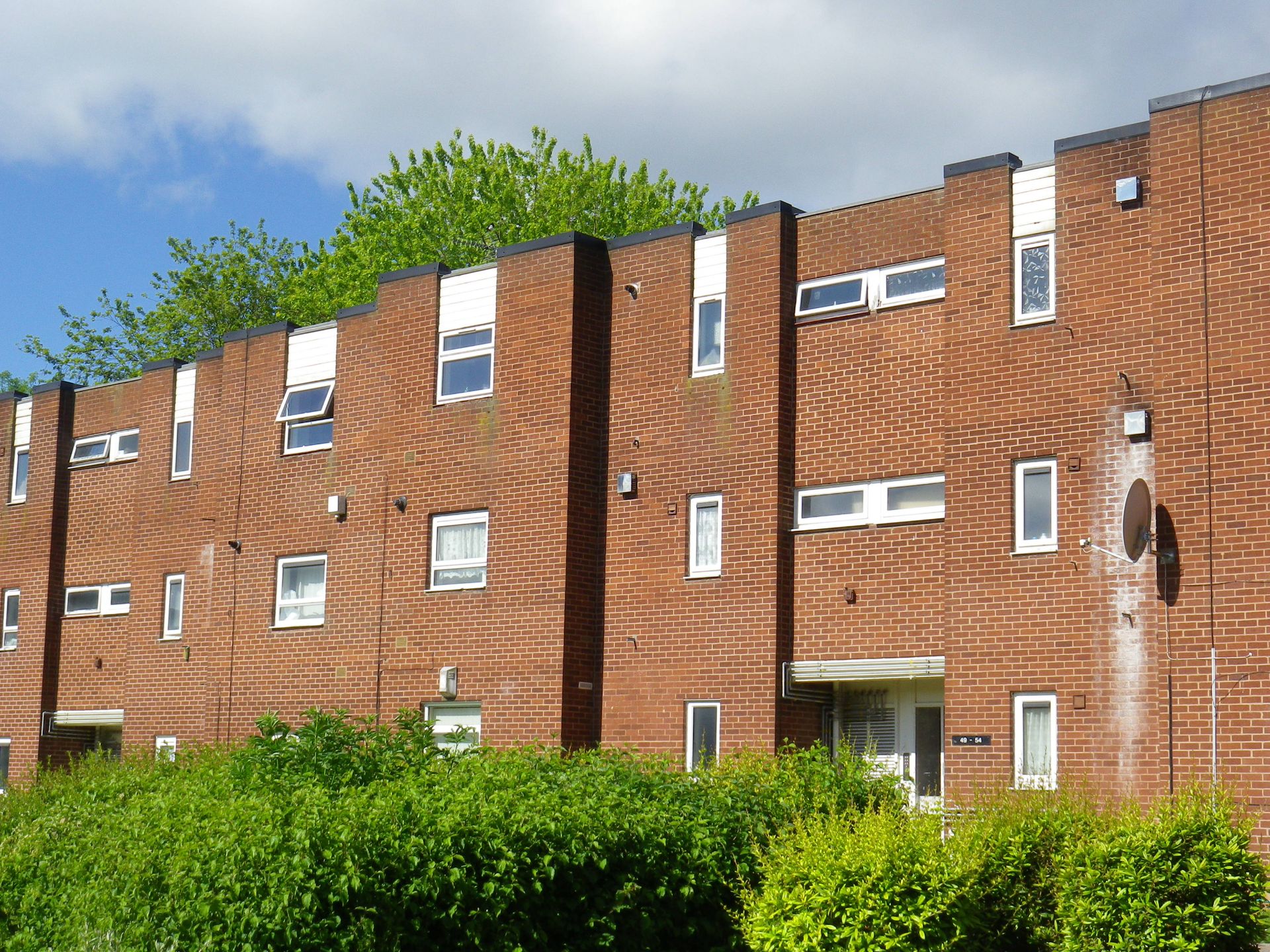 48 Beaconsfield, Brookside, Telford, Shropshire, TF3 1NG
 
Second floor apartment
One bedroom
In