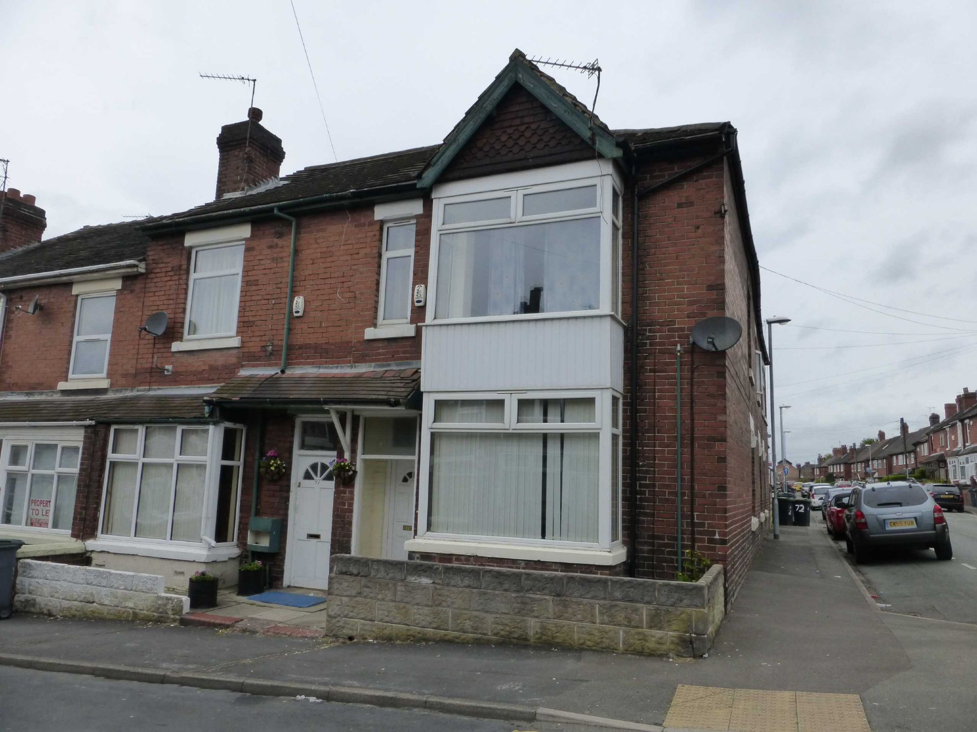 99 Dartmouth Street, Burslem, Stoke-on-Trent, Staffordshire, ST6 1HF
 
Substantial end terrace