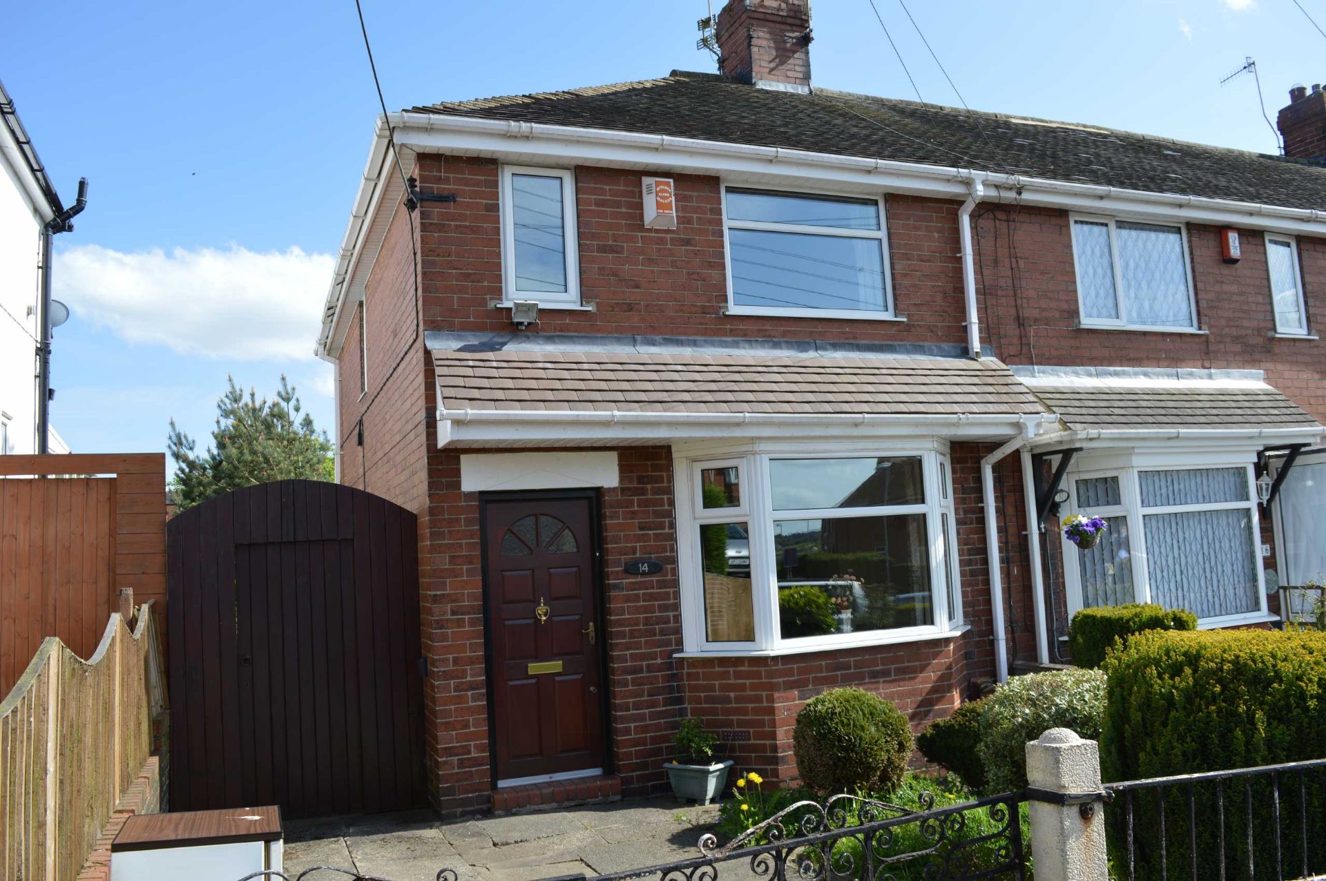 14 Beswick Road, Chell, Stoke-on-Trent, Staffordshire, ST6 6JP
 
Semi-detached house
Two bedrooms