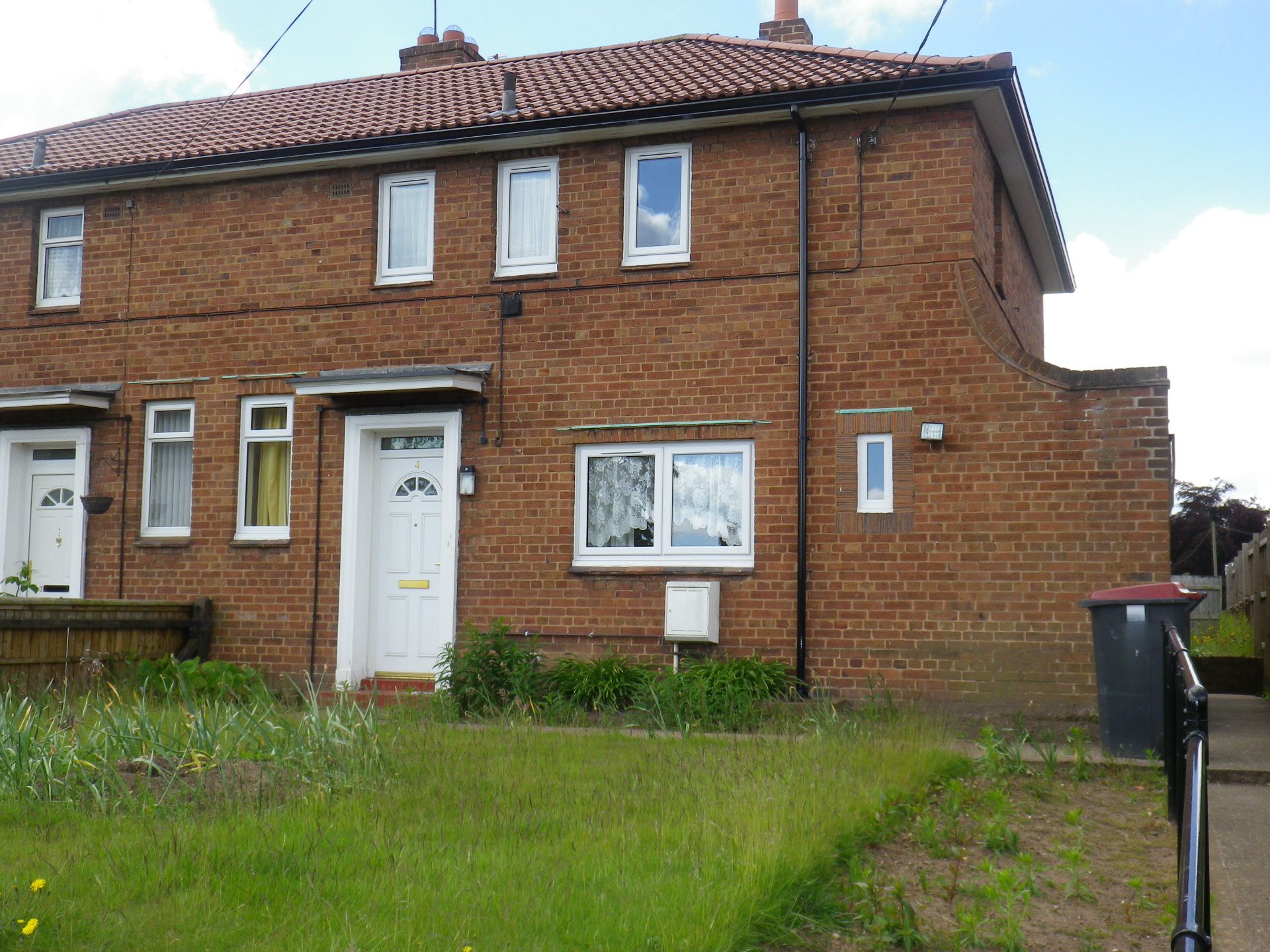 4 Priestland Terrace, Trench, Telford, Shropshire, TF2 7JH
 
Semi-detached house
Three