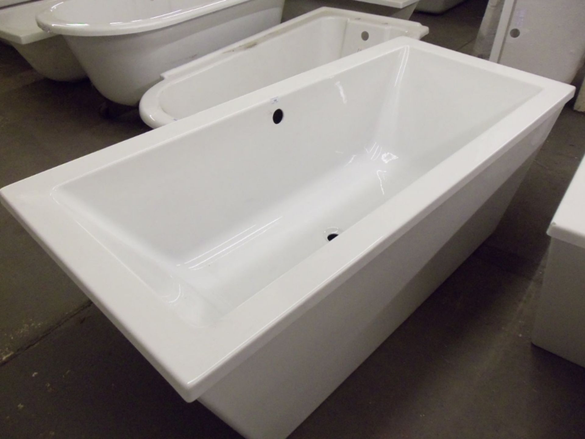 1700x750 Fully skirted double ended free standing bath RRP £1300