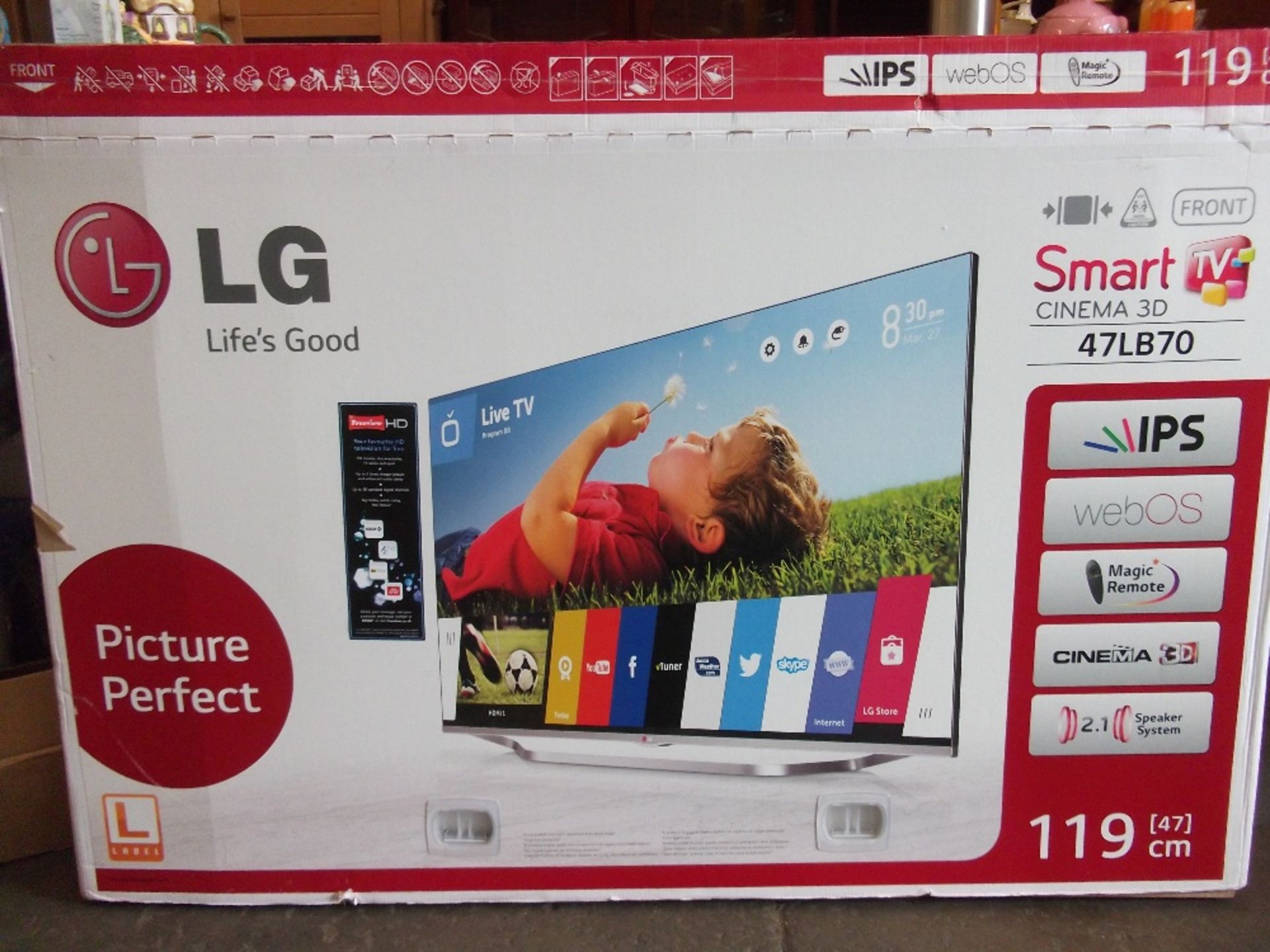 LG 47'' 3D Smart TV With Remote and 3D Glasses