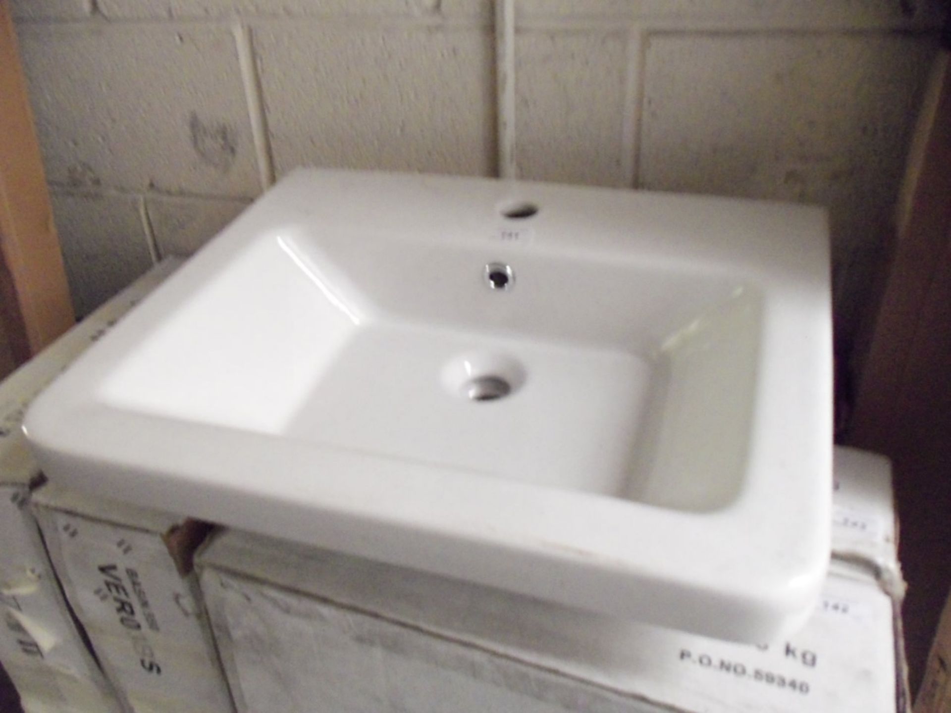 550x440 modern ceramic basin (can be wall or counter-top mounted)