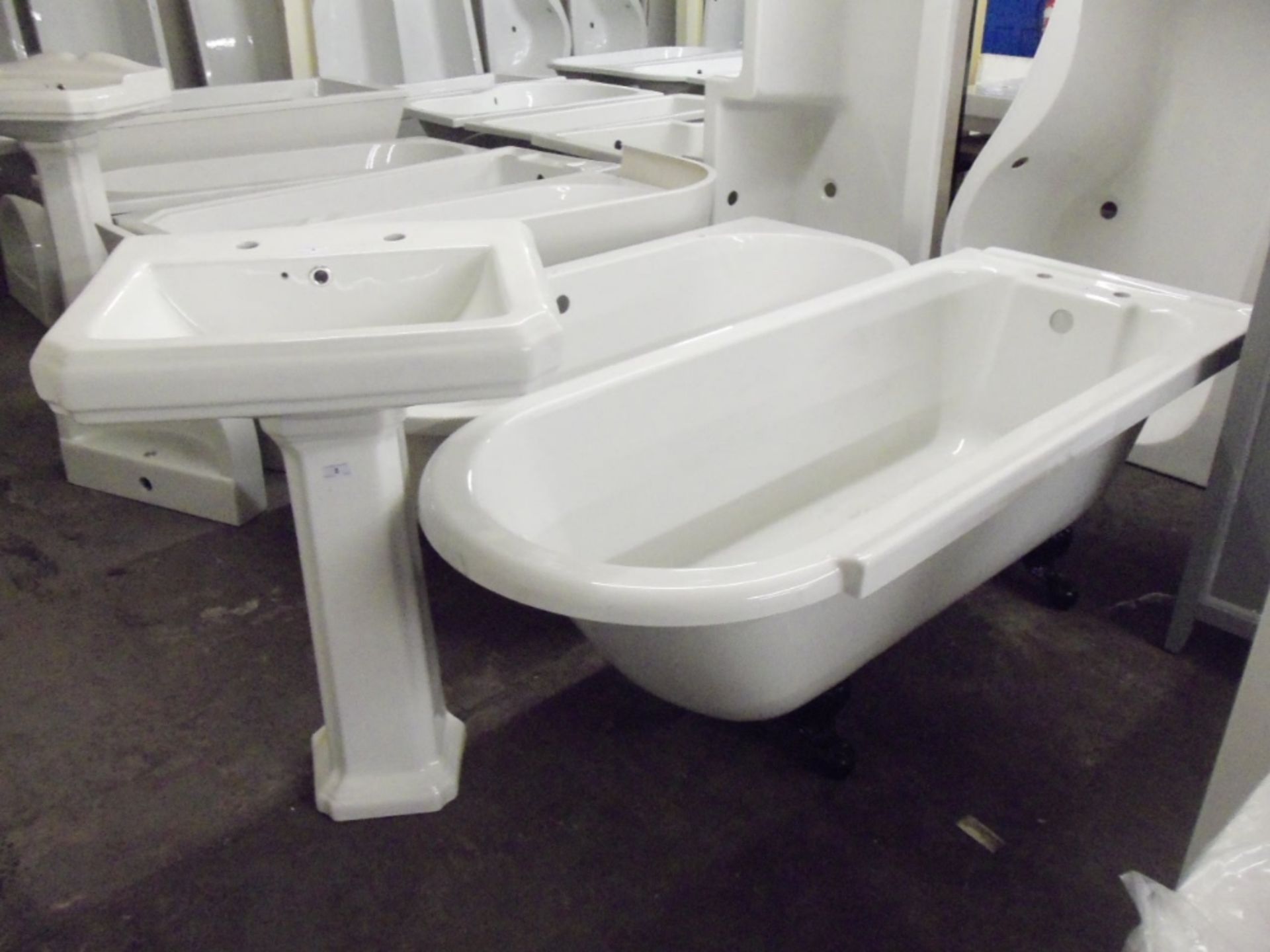 1700x720 single ended traditional roll top shower bath with cast iron ball & claw feet,