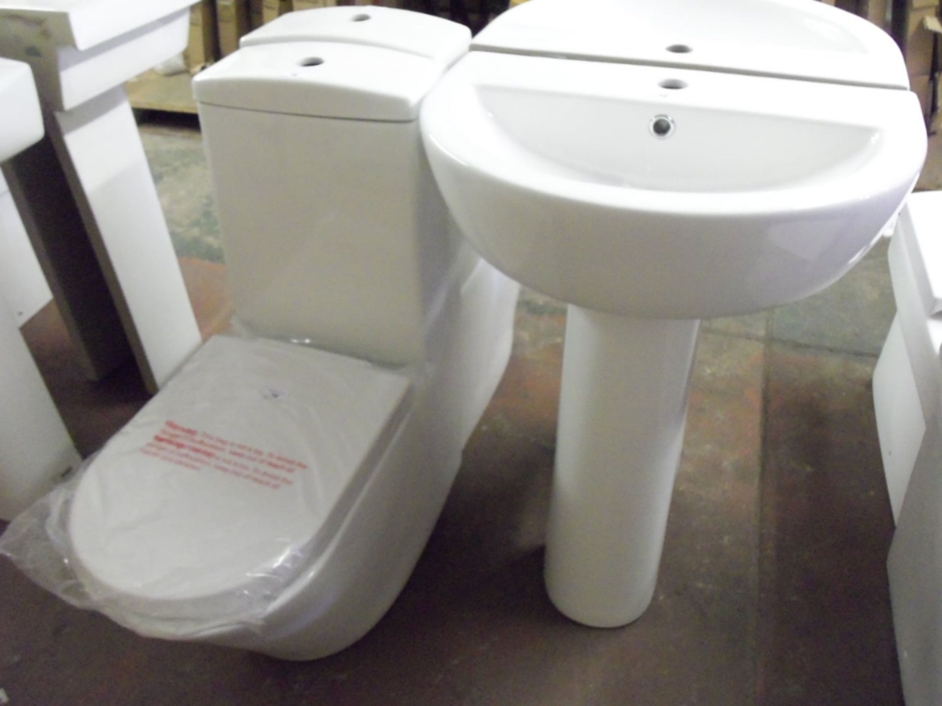 Modern dual flush toilet & basin with soft close seat