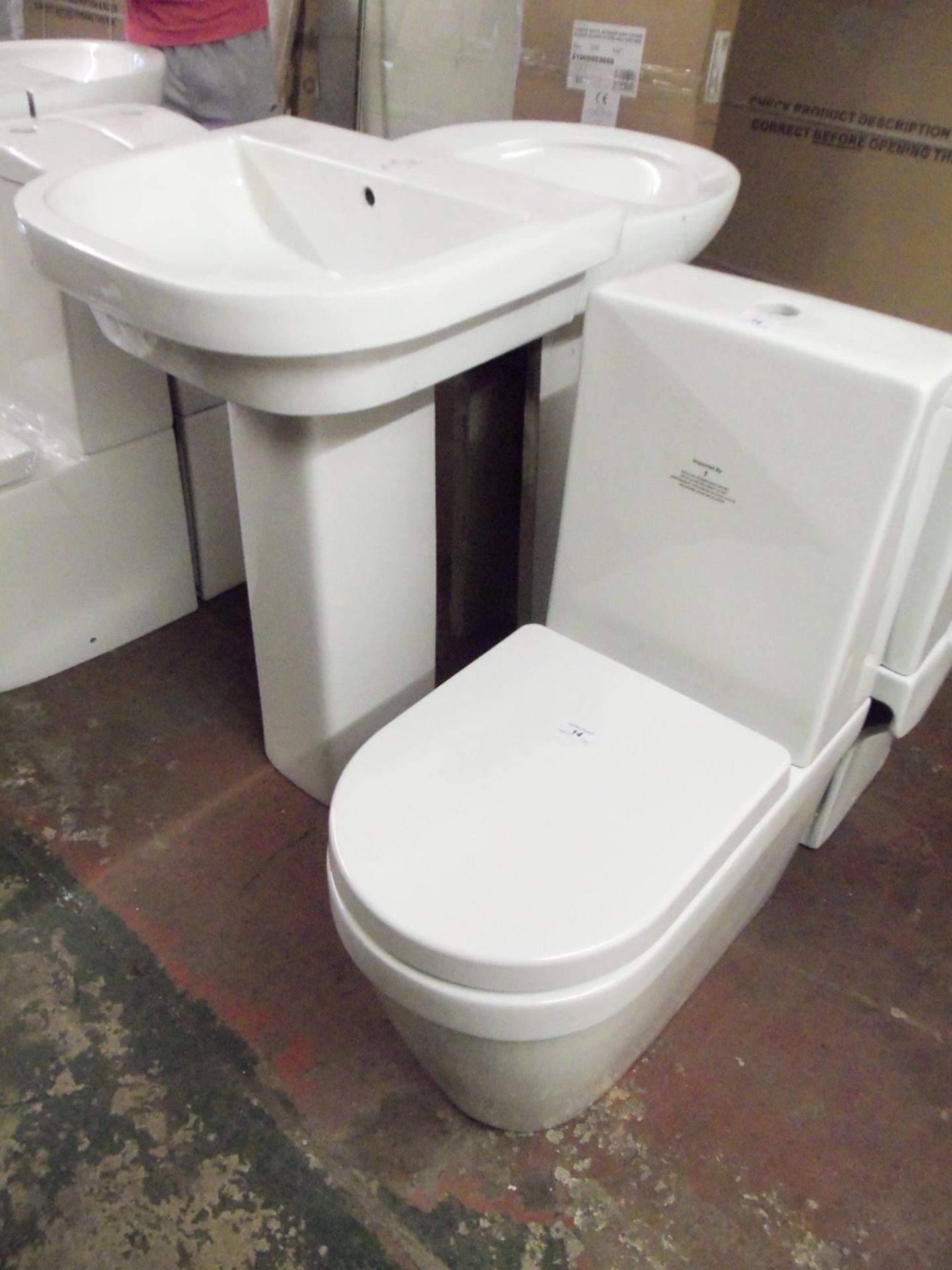 Modern dual flush toilet & basin with soft close seat