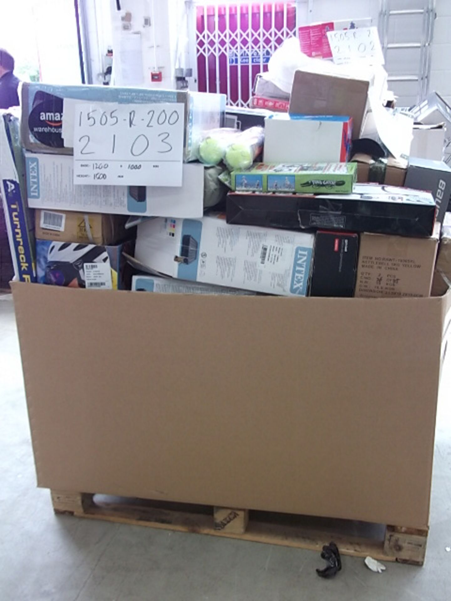 Pallet of Major Online Retailer Surplus Stock/Returns Containing Sports.  Please Click The Link To