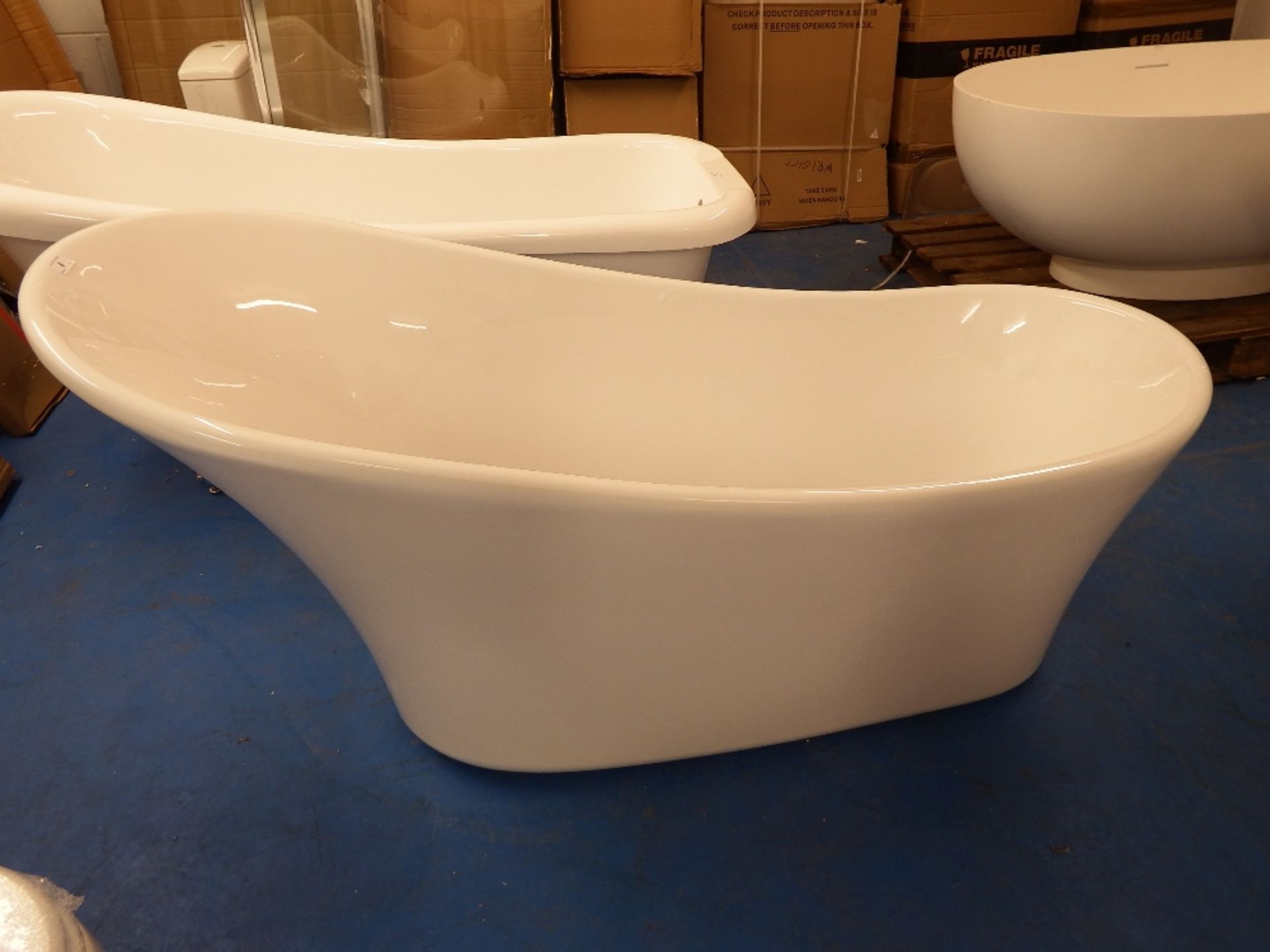 1600x680 contemporary single skinned slipper bath (B-Grade) - Image 2 of 3