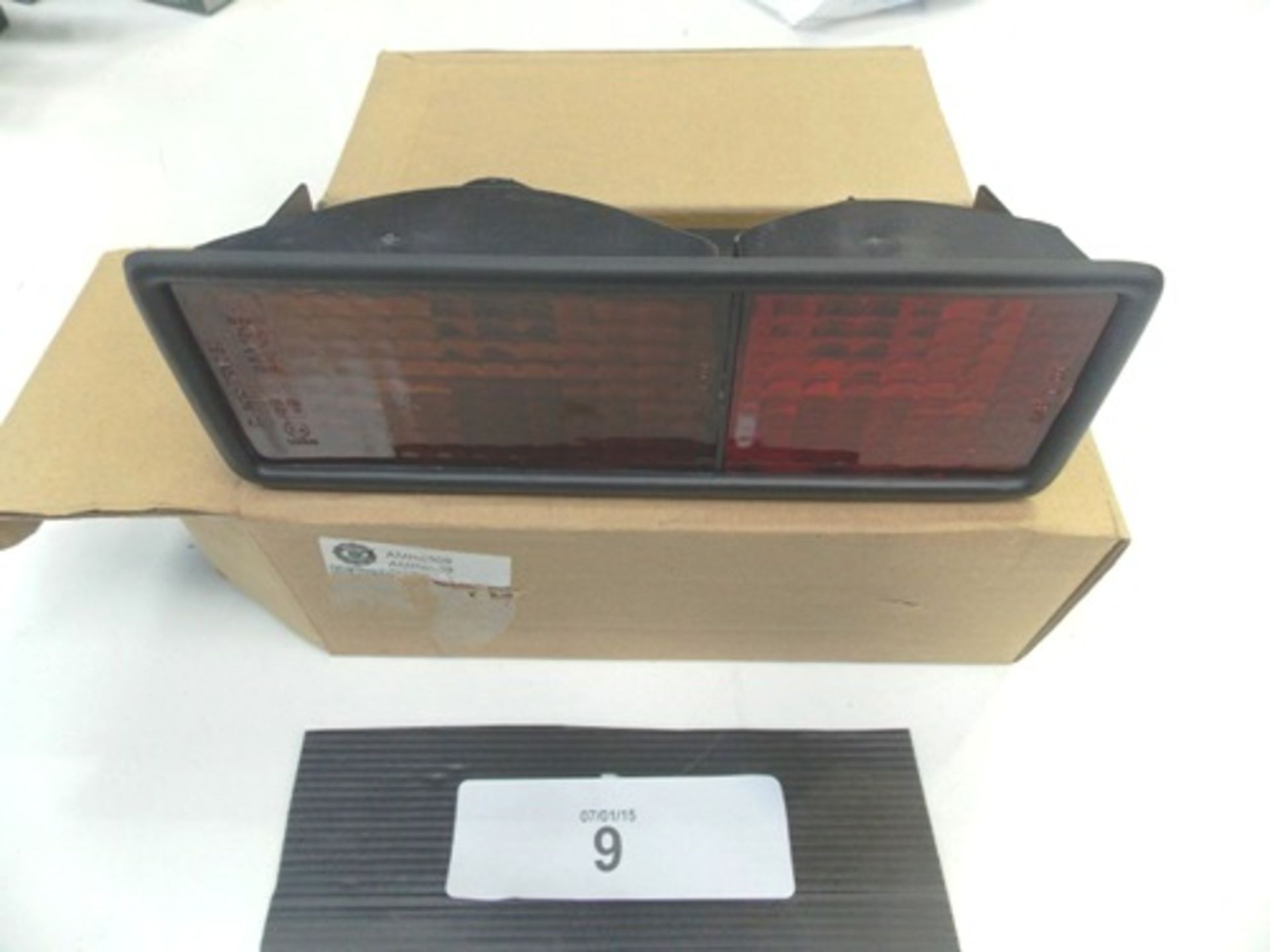 2 x Land Rover rear light units, P.N. AMR6510 & AMR6509, total RRP £120.00 - New in box