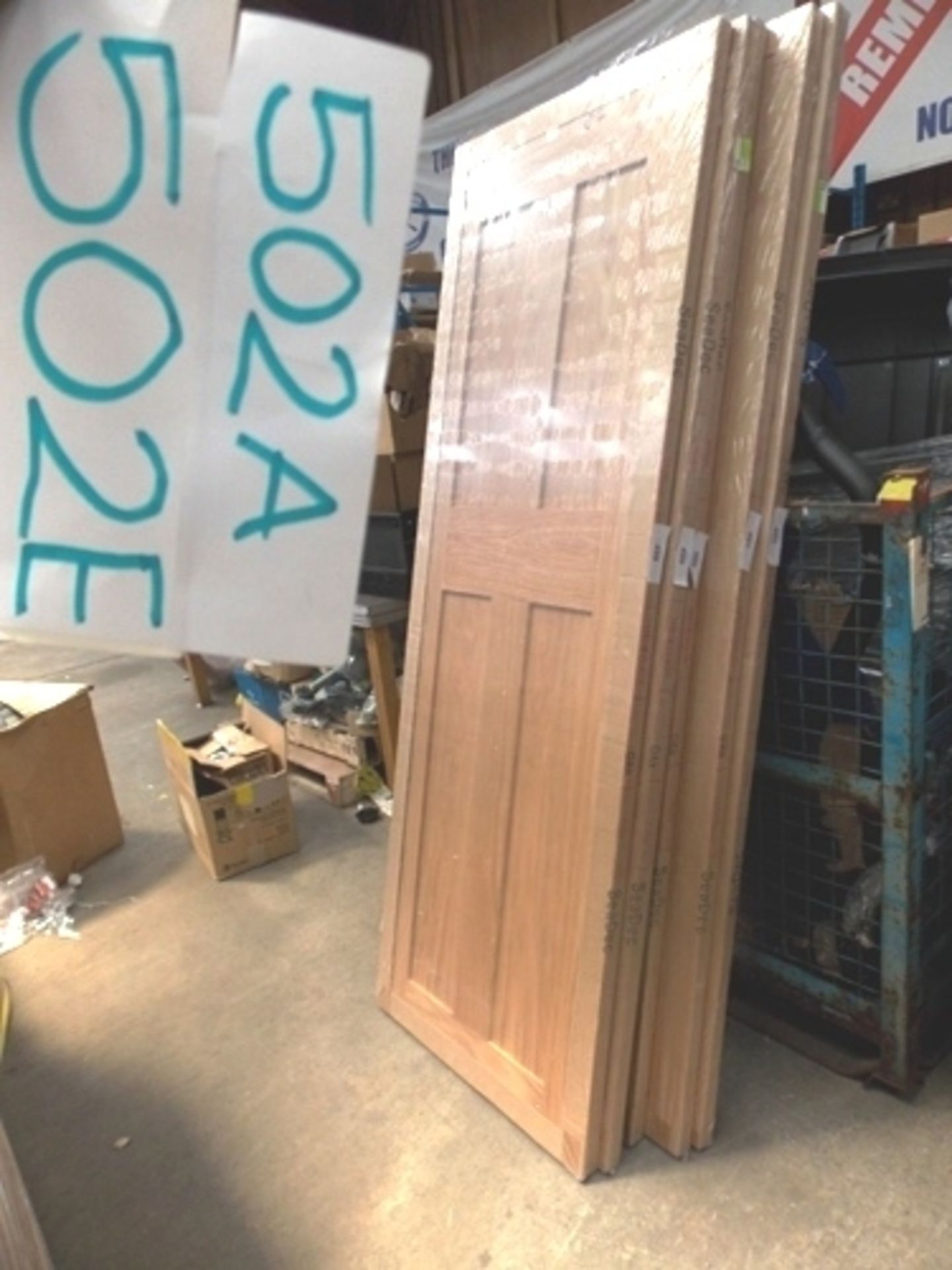 Seadec Washington 08 oak interior door, size 1981 x 838 x 35mm. Solid timber core with MDF panels,