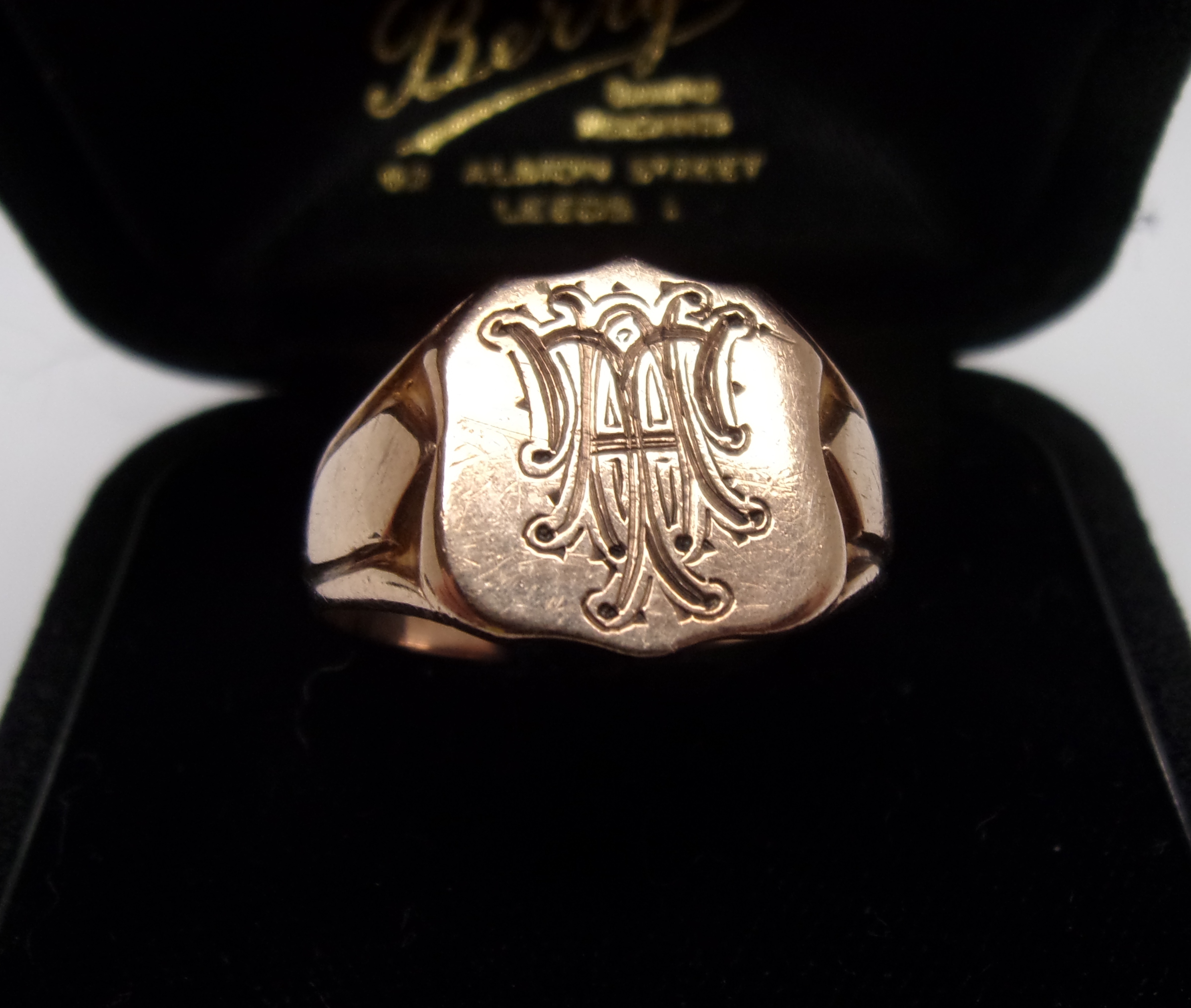 Three 9ct gold signet rings [10.3g] and - Image 2 of 3