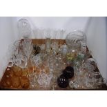 Contents to tray - assorted glassware -