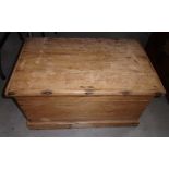 Small stripped pine blanket box (unlocke