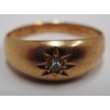 18ct yellow gold ring star set with a diamond 2.