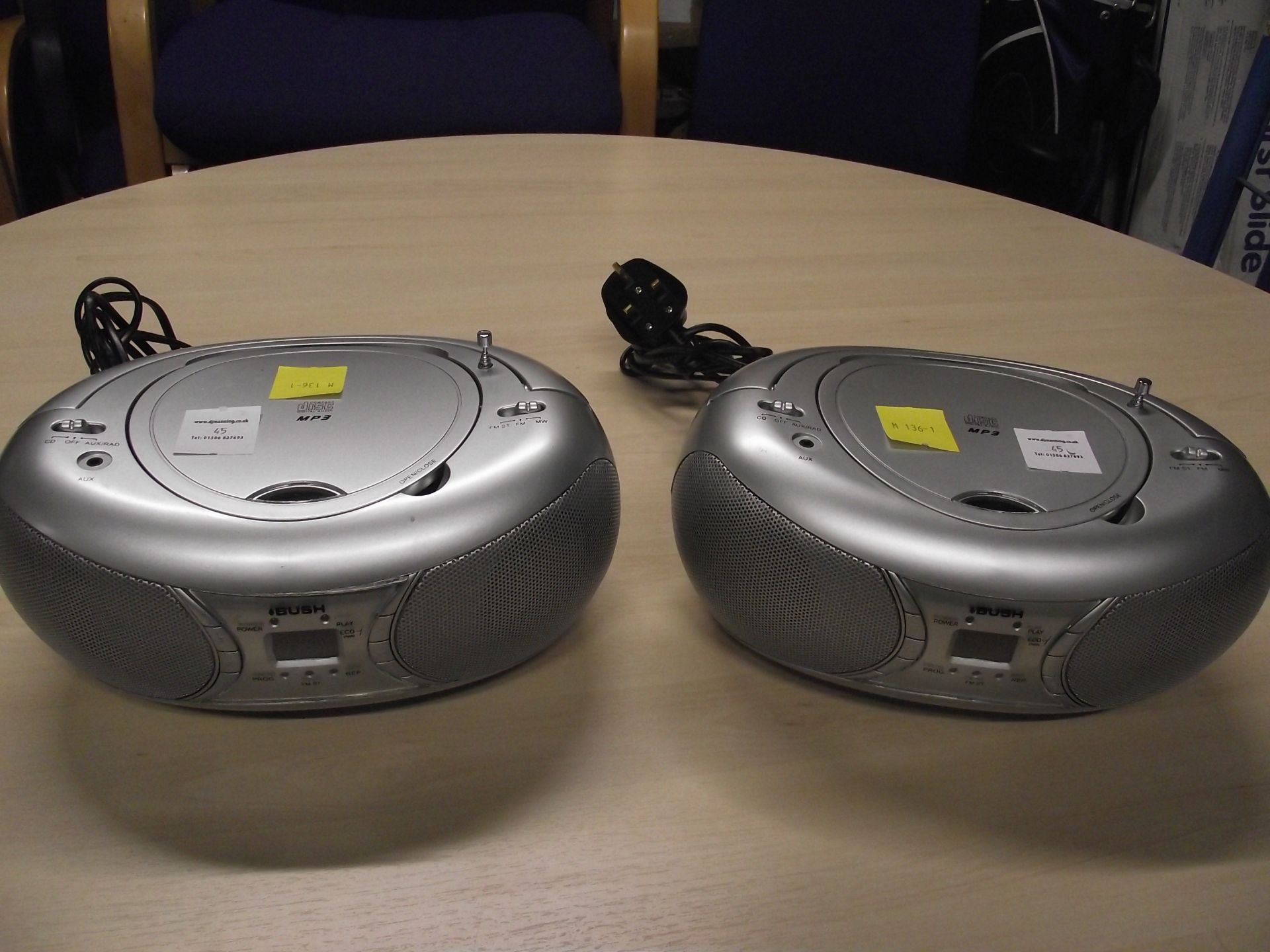 TWO SILVER BUSH PORTABLE CD/MP3 BOOMBOXES WITH FM RADIO CBB193MP3  (#22)