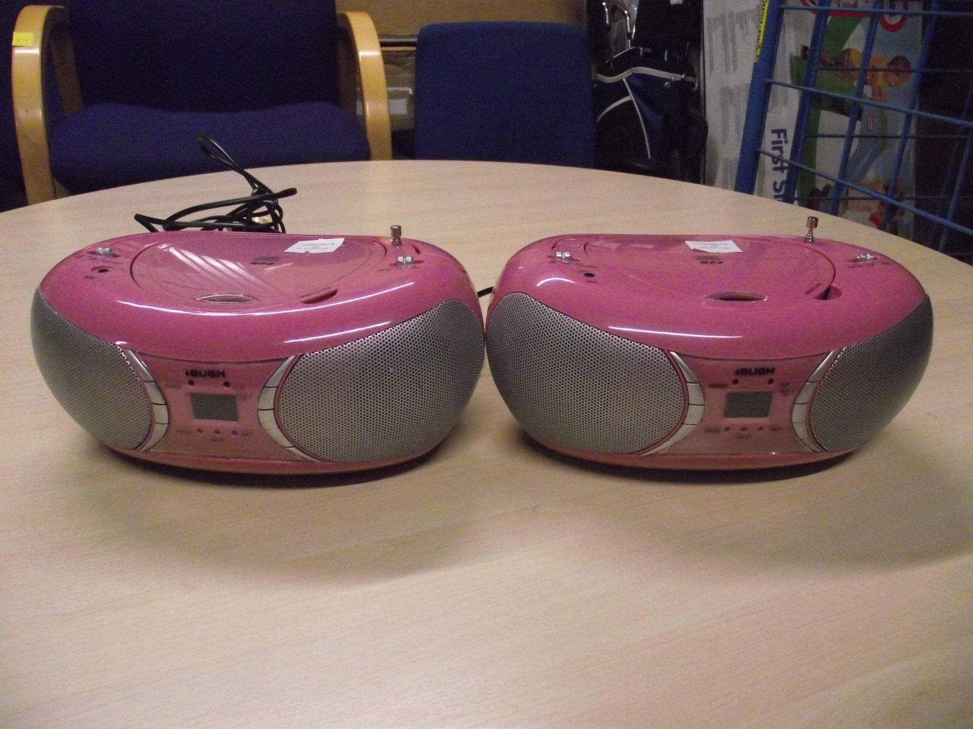 TWO PINK BUSH PORTABLE CD/MP3 BOOMBOXES WITH FM RADIO CBB193MP3  (#20)