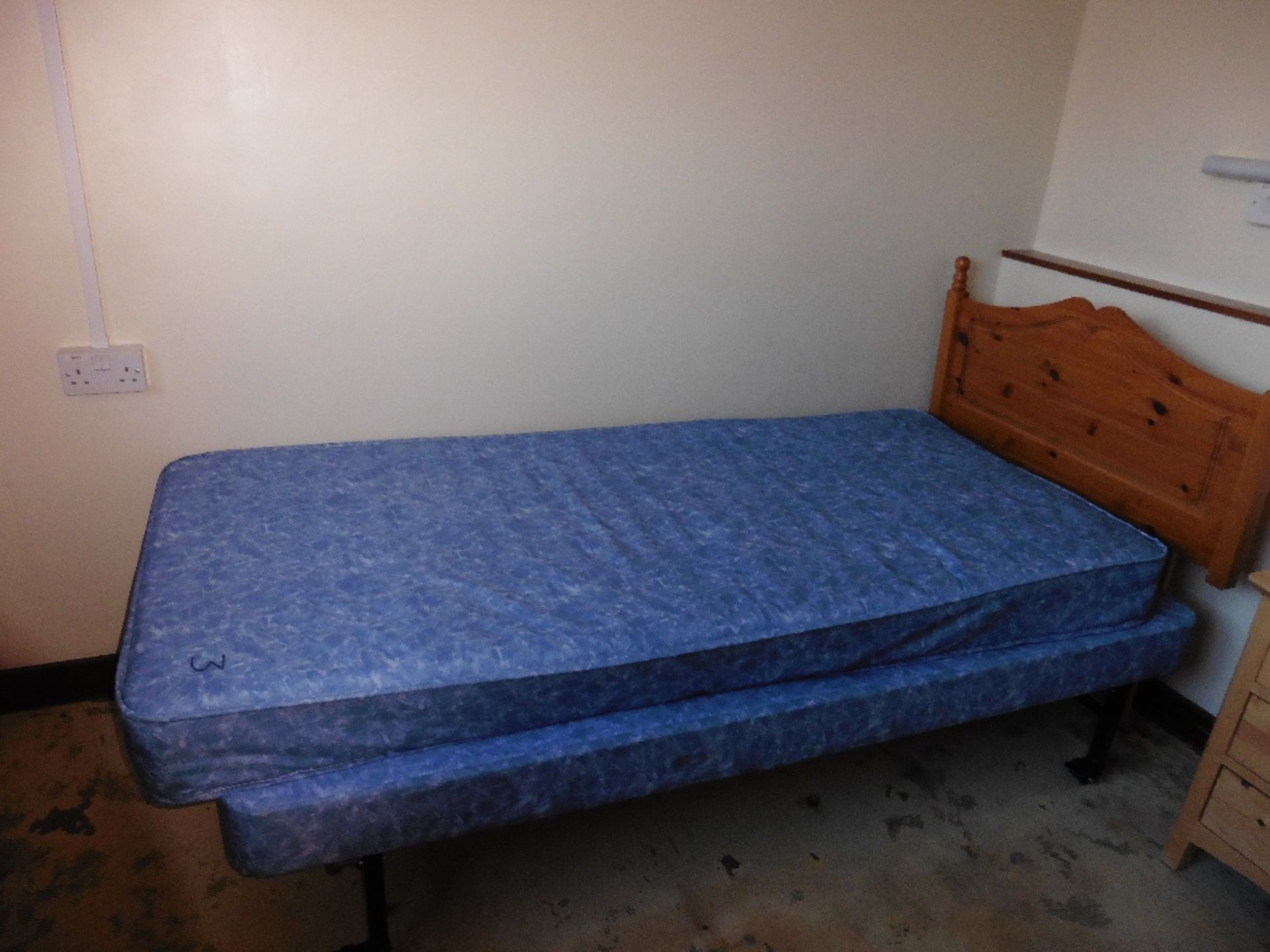 Single bedframe with mattress, blue, quantity 4