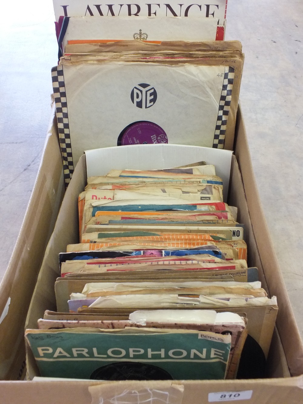 Various 1960's cinema and theatre programmes, singles and 78's including Sinatra, Crosby, Elvis,