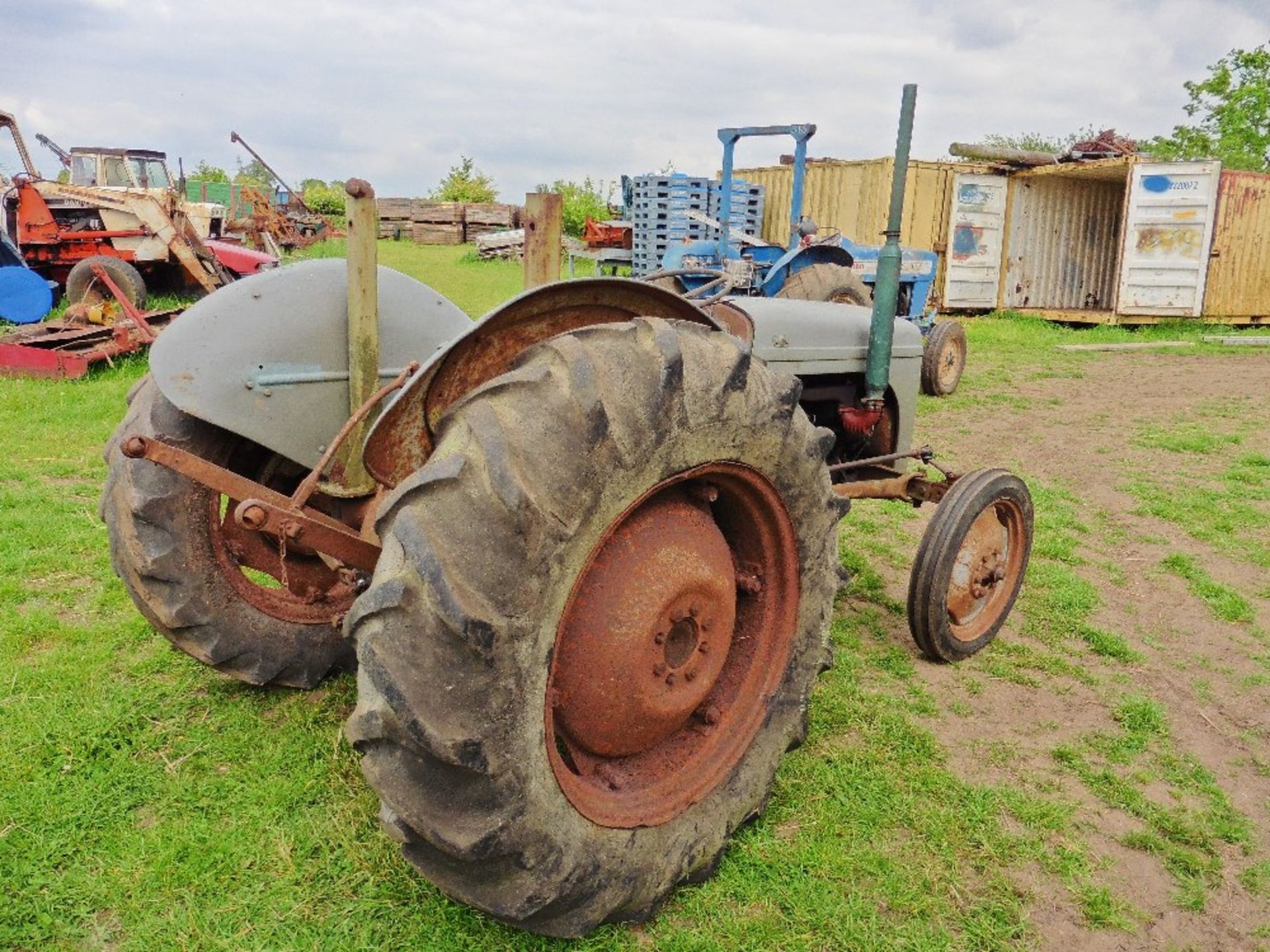 Ferguson TEF 20. 490558. No V5. Fuel pump reconditioned. 

Stored near Bardwell. - Image 4 of 5