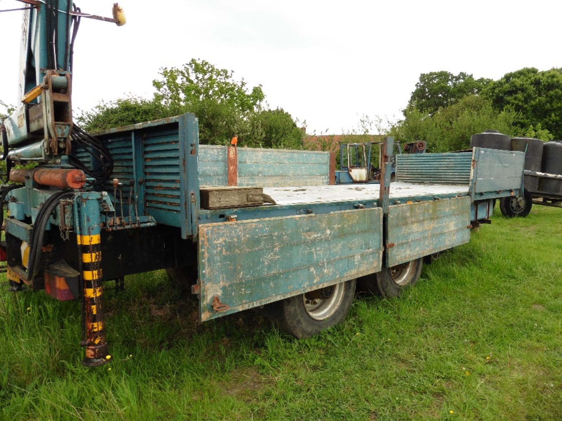 Twin axle trailer approx 21', with extending hiab 650 (3T) and legs etc. Hydraulic brakes. - Image 3 of 4