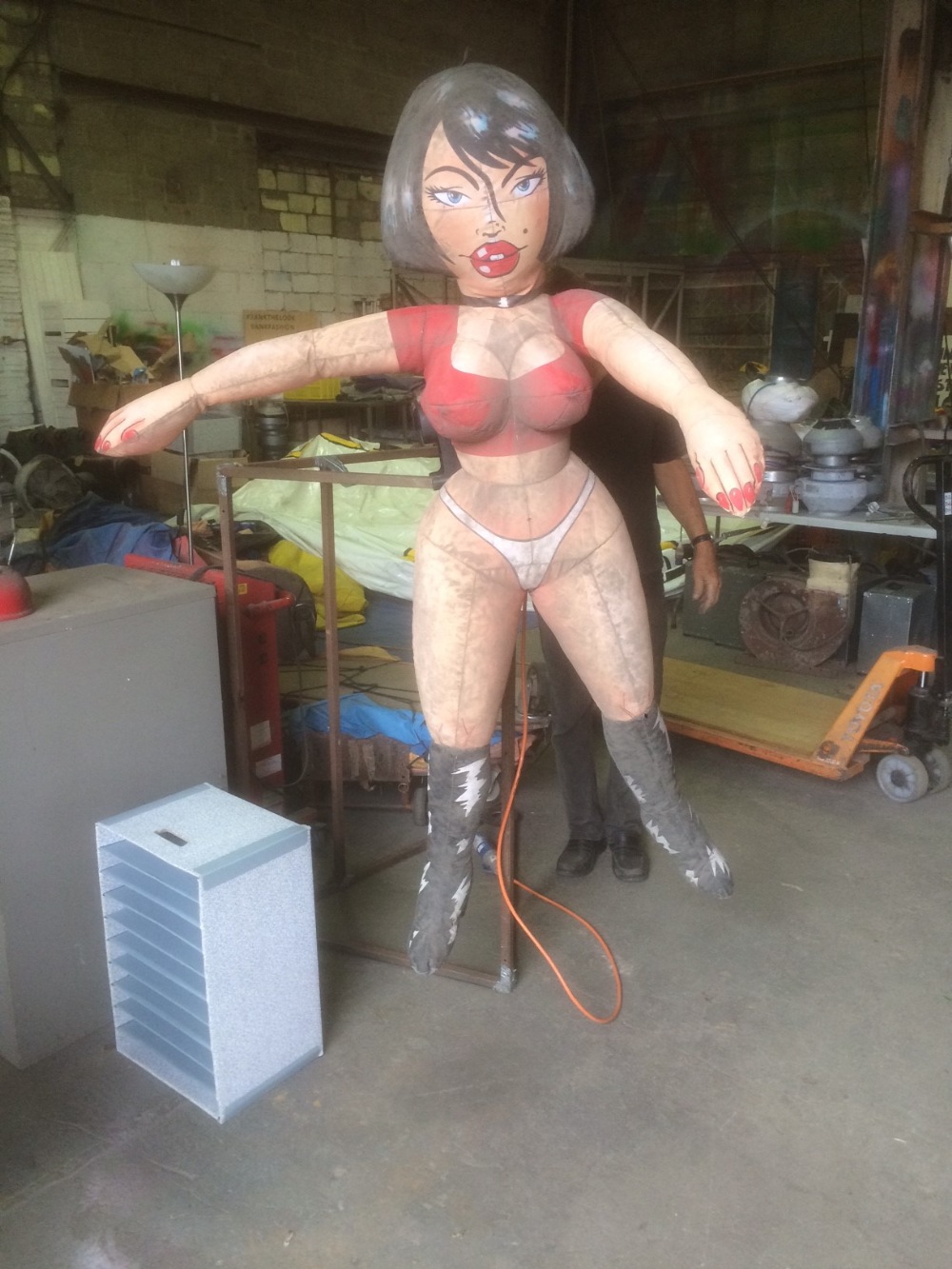 Inflatable doll made for Chubby Brown

5.