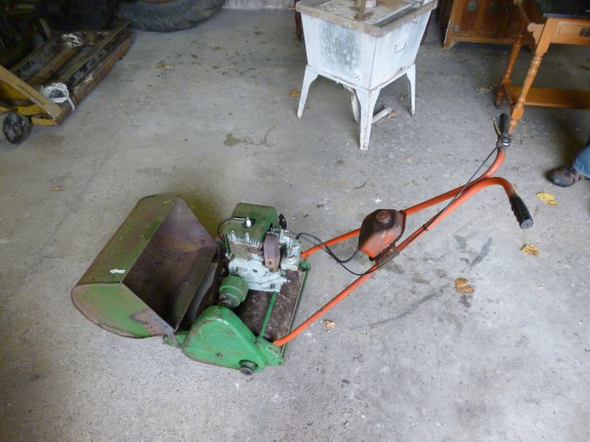 ATCO Lawnmower, advised working order. 

Stored near Bungay. 

No VAT on this item. - Image 2 of 3