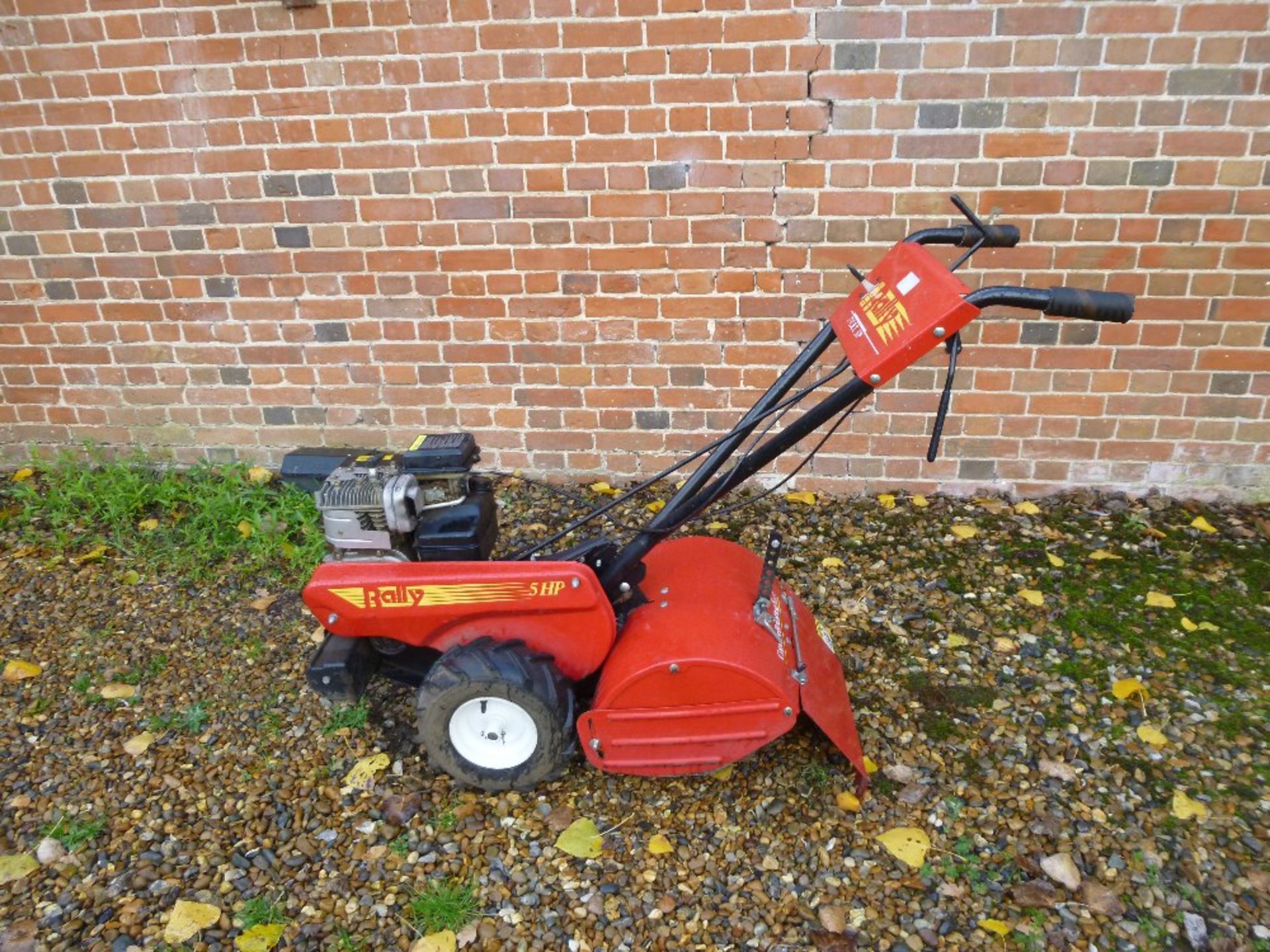 Rally RYX820 rotavator, 5HP. Advised working order. 

Stored near Bungay. 

No VAT on this item. - Image 2 of 4