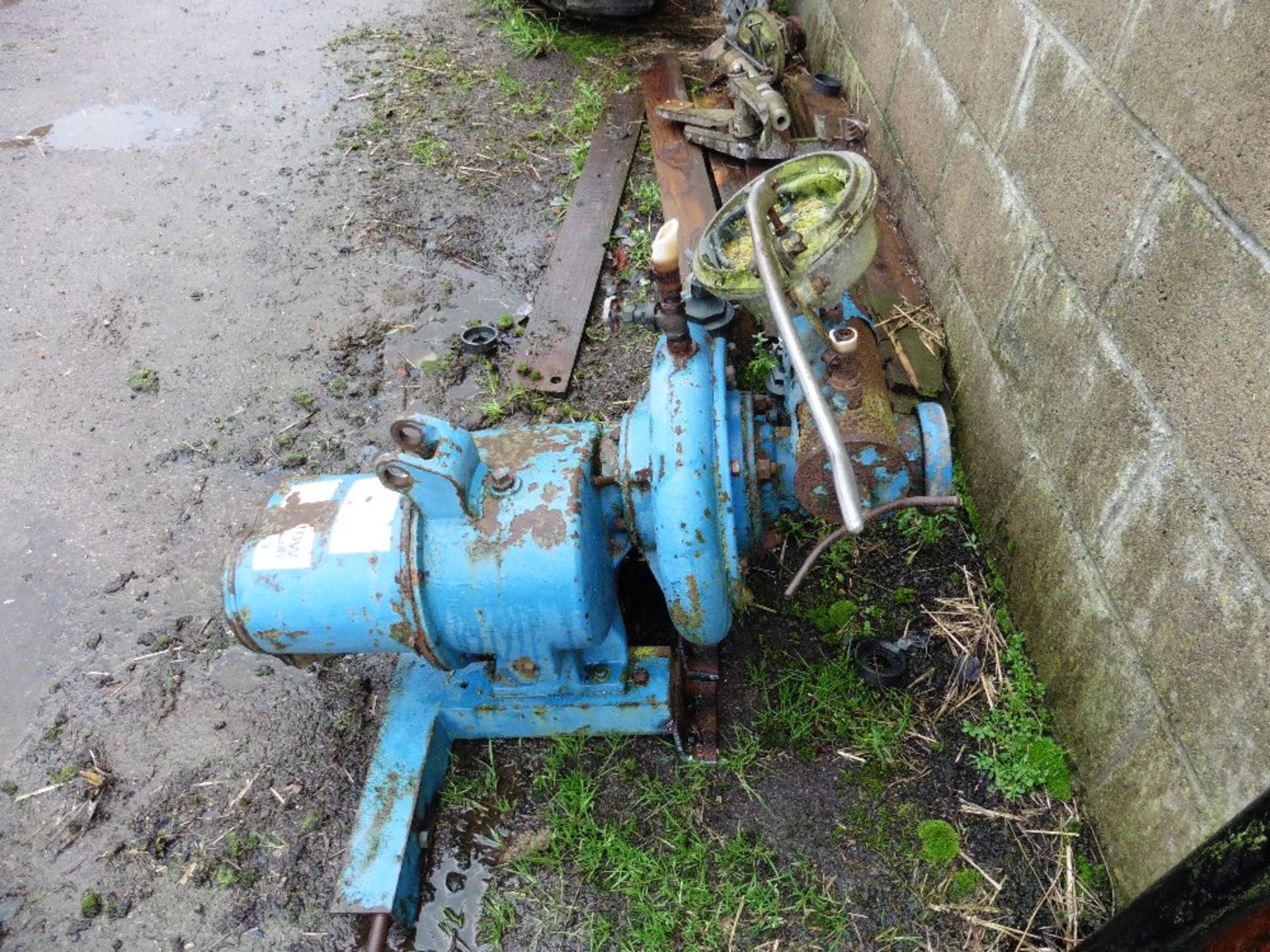 Farrow PTO driven irrigation pump. 3 inch outlet, 4 inch inlet. Shaft of pto missing. - Image 2 of 3