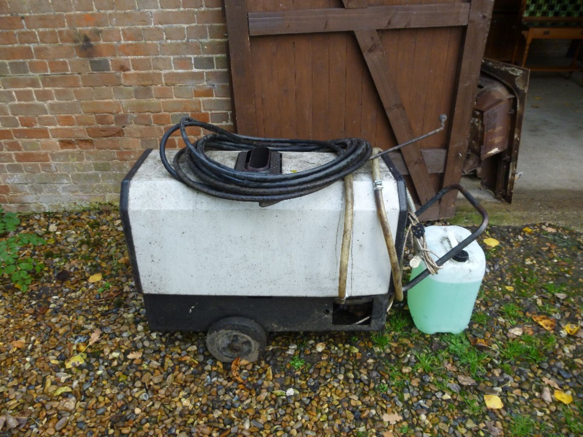 Franke steam cleaner, hot water. Advised working order. Single Phase

Stored near Bungay.
