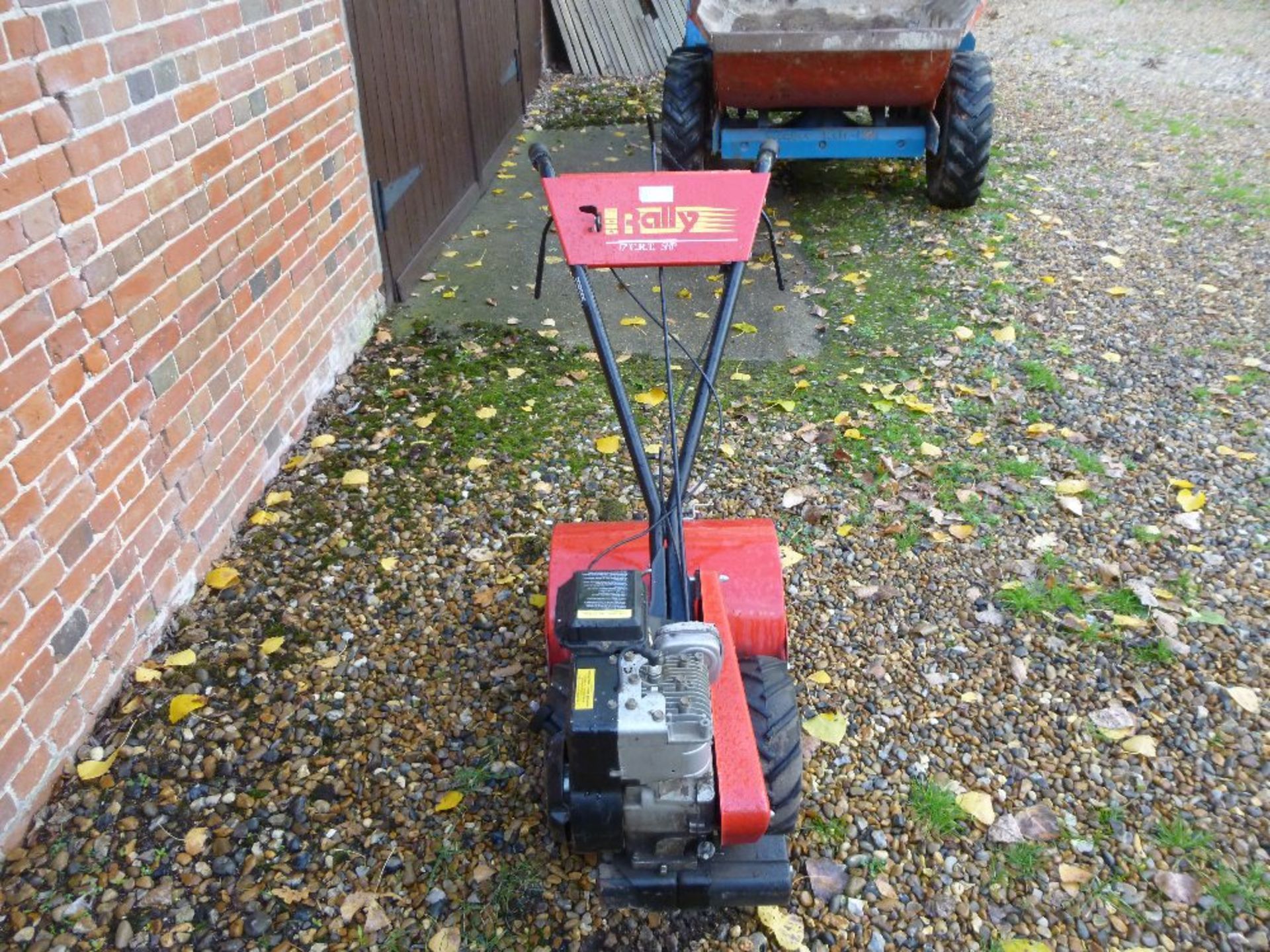 Rally RYX820 rotavator, 5HP. Advised working order. 

Stored near Bungay. 

No VAT on this item. - Image 4 of 4