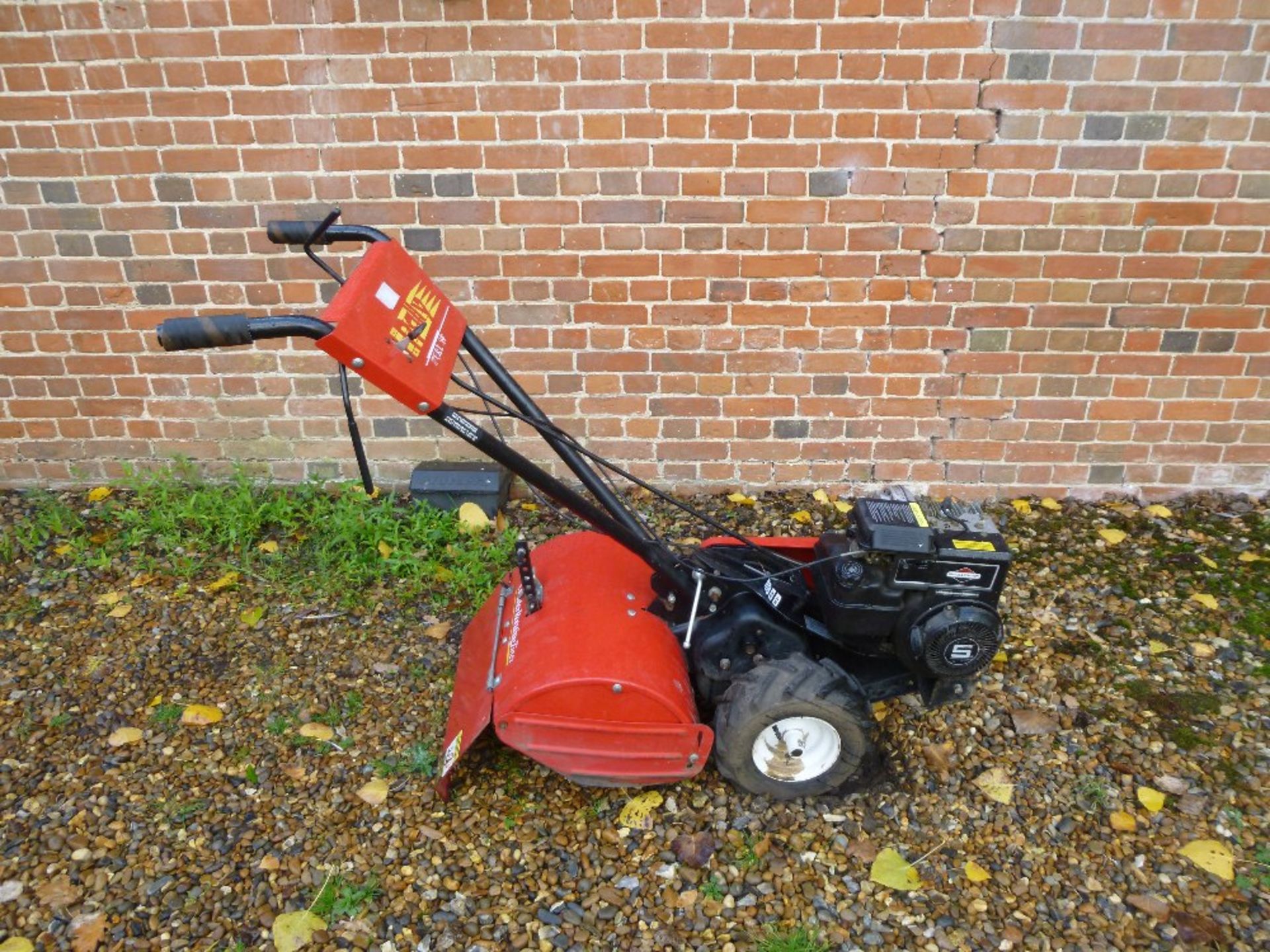 Rally RYX820 rotavator, 5HP. Advised working order. 

Stored near Bungay. 

No VAT on this item.