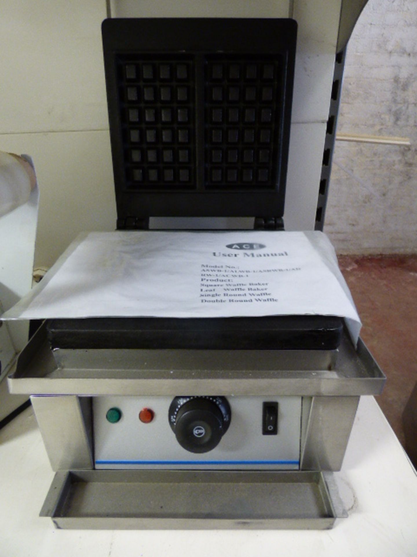 *Stainless Steel Waffle Cooker Ref: 228