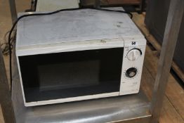 700 Watt Domestic Microwave Oven