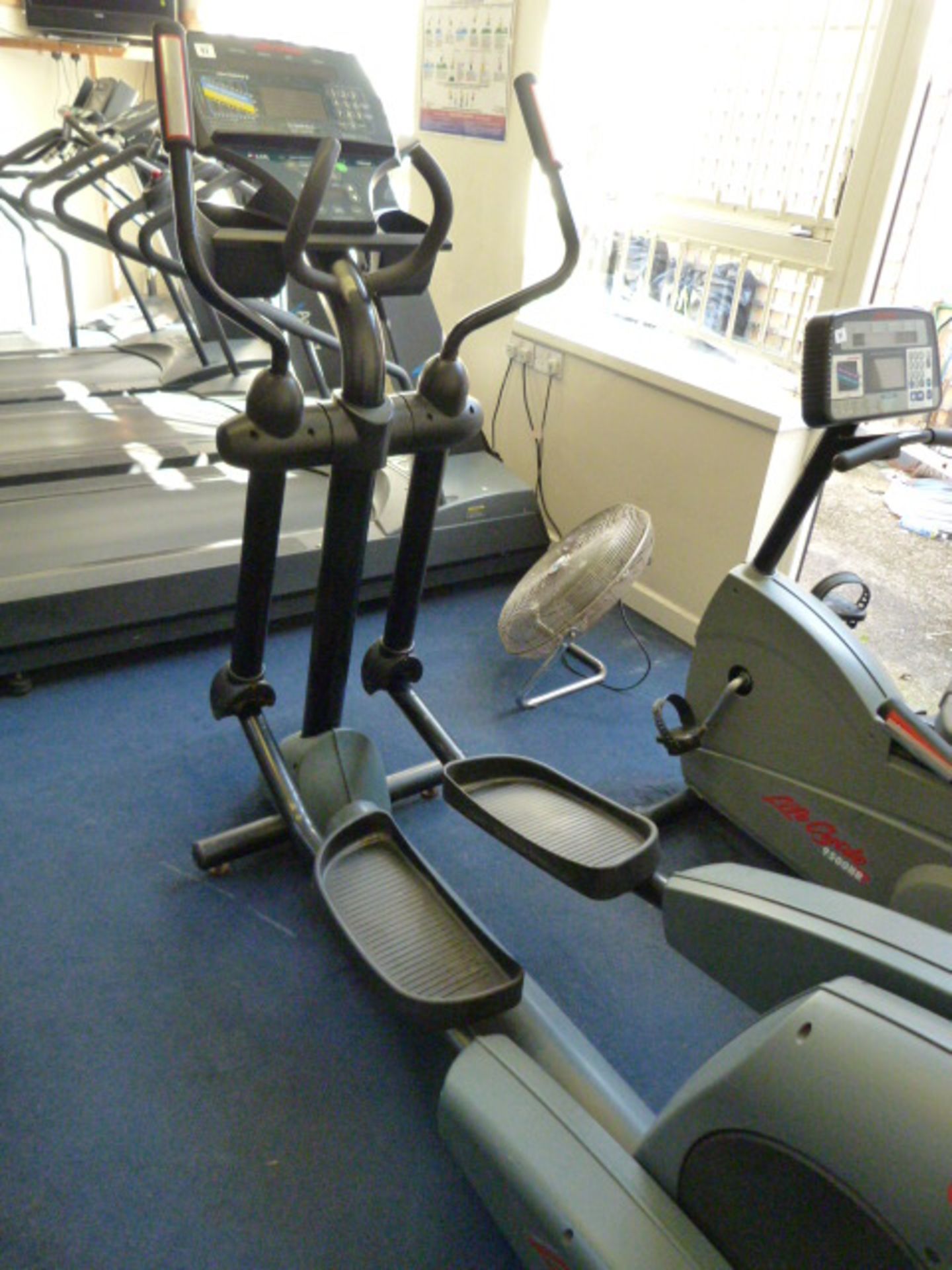 Life Fitness 9500HR Elliptical Trainer