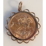 A George V gold sovereign, dated 1913, in a shaped floral mount, 9.6g all in, 3cm wide.