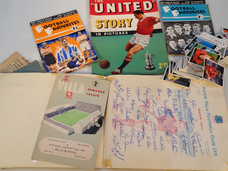 Various football related trade cards and ephemera, to include Manchester United related The United