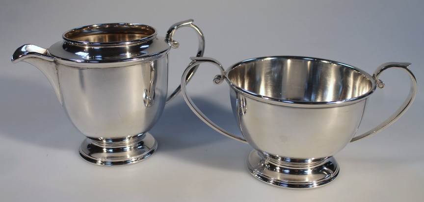 A George VI silver four piece tea service, by Robert Pringle & Sons, comprising coffee pot, 20cm - Image 5 of 5
