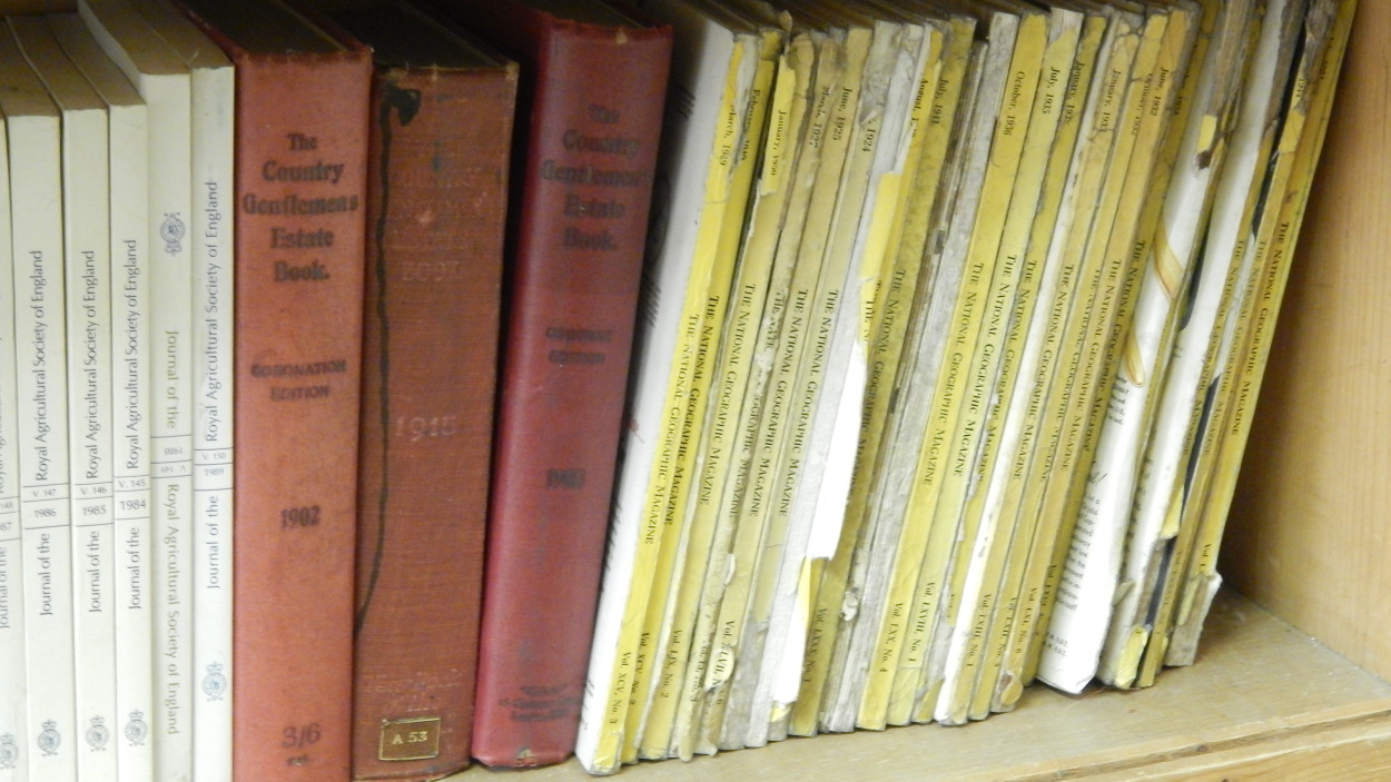 A quantity of books, to include various copies of The Royal Agricultural Society Journal, some bound - Image 4 of 4