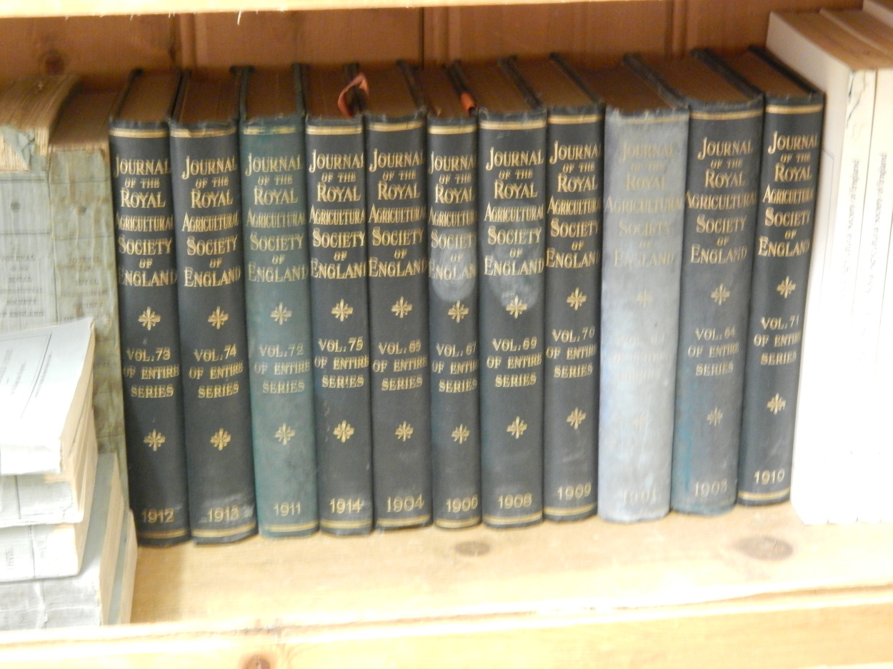 A quantity of books, to include various copies of The Royal Agricultural Society Journal, some bound - Image 3 of 4