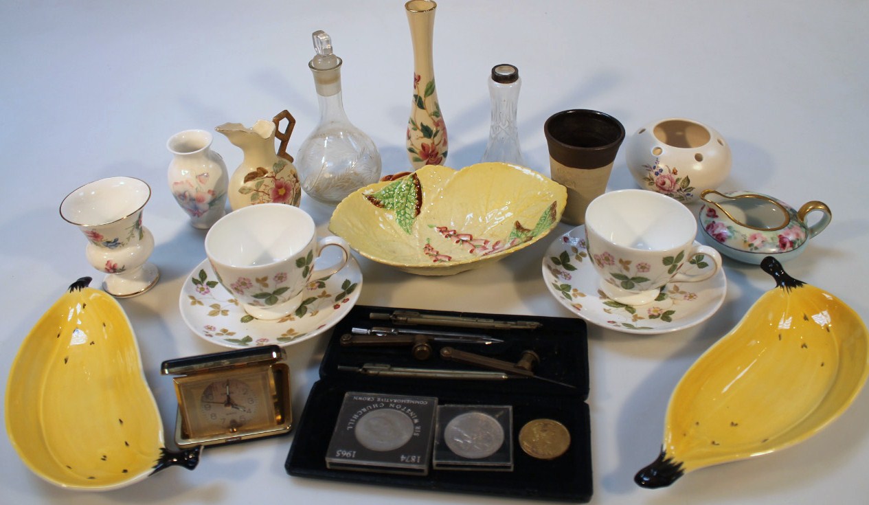 Various 20thC china and effects, to include two Carltonware banana dishes, 26cm wide, another leaf