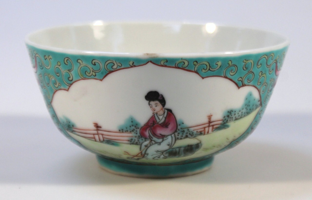 A 20thC Jiangxi Jingdezhen Chu Pin famille vert bowl, the circular body decorated with panels of - Image 3 of 7