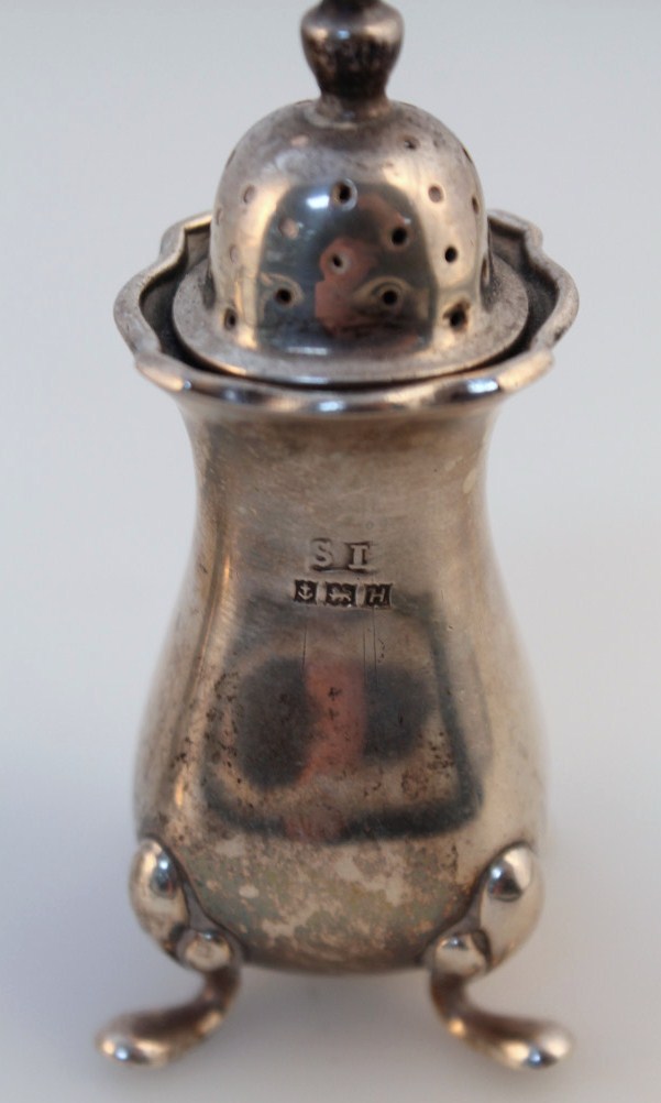 A Queen Elizabeth II silver cruet set, comprising open salt, lidded mustard jar and pepper pot, - Image 2 of 2