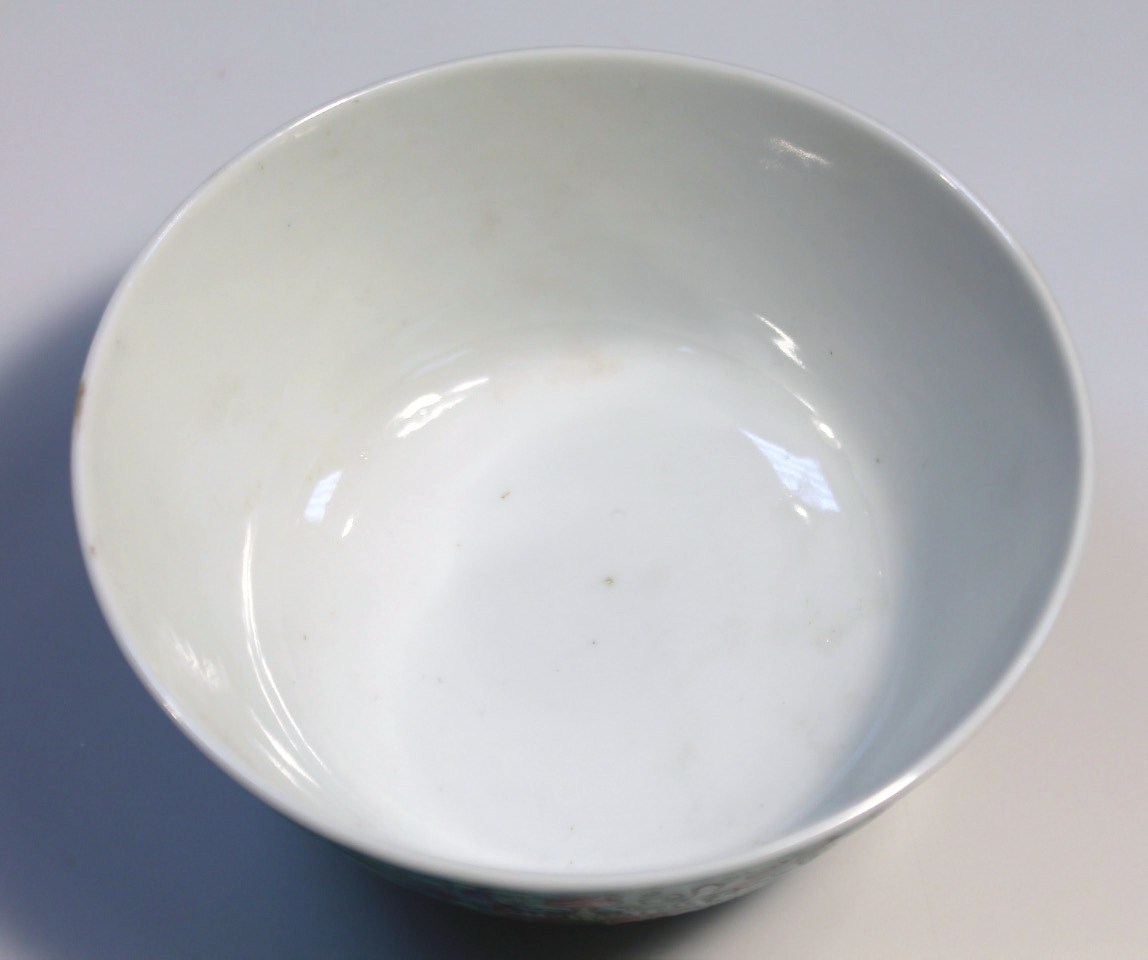 A 20thC Jiangxi Jingdezhen Chu Pin famille vert bowl, the circular body decorated with panels of - Image 5 of 7