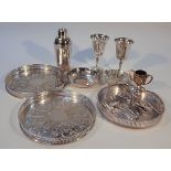 Various silver plate, to include a mid-20thC cocktail shaker, the shouldered circular body with a