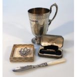 An Edwardian silver plated christening tankard, the bell shaped body with a gadrooned outer