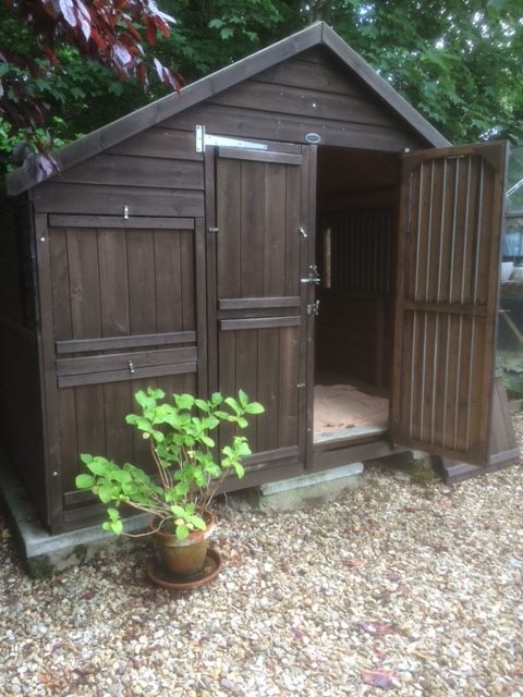 A wooden dog kennel, with separate compartments for two dogs, fitted with interior lights, 200cm - Image 2 of 4