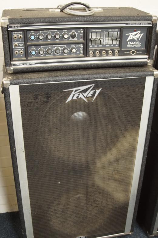 A Peavey bass rig, comprising a Peavey bass MkIII 1978 head amplifier with Peavey 2 x 15" speaker