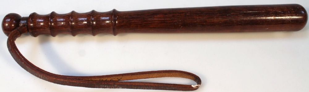 An early 20thC hardwood truncheon, with shaped end and turned handle with knop pommel and leather